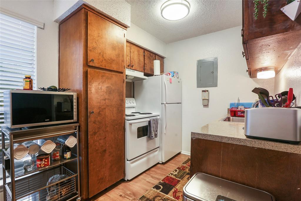 2803 Hemphill Park #b-201 Property Photo 9