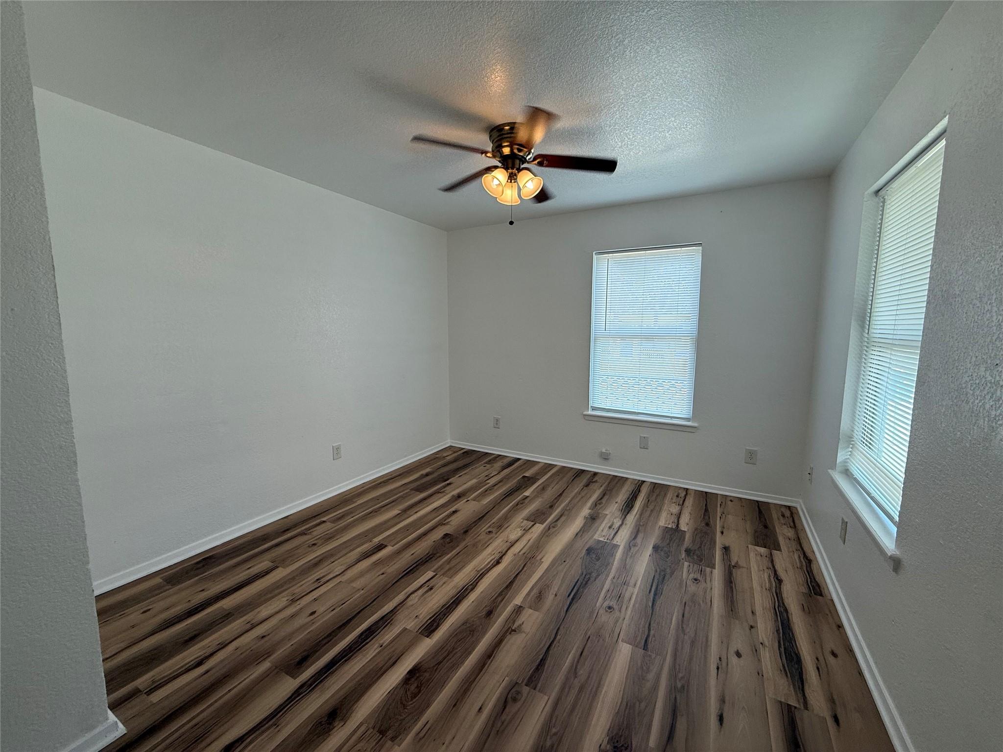 1009 Alex St #a Property Photo 4