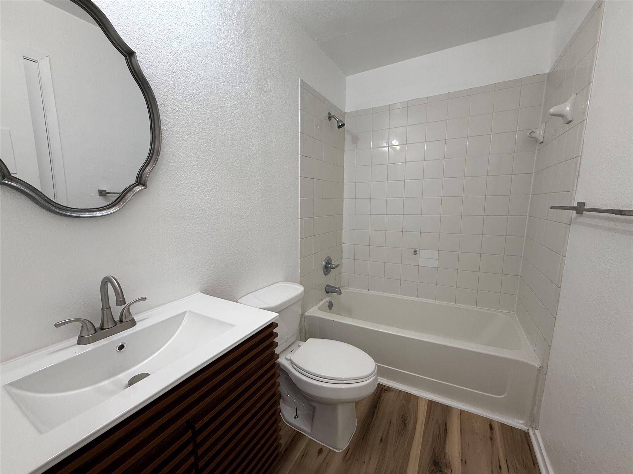1009 Alex St #a Property Photo 6