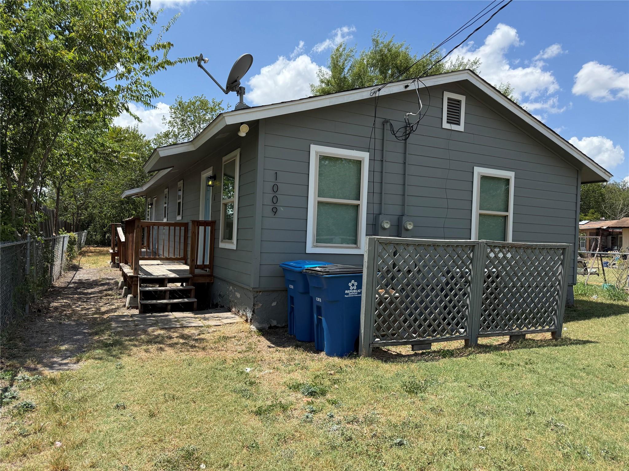 1009 Alex St #a Property Photo 8