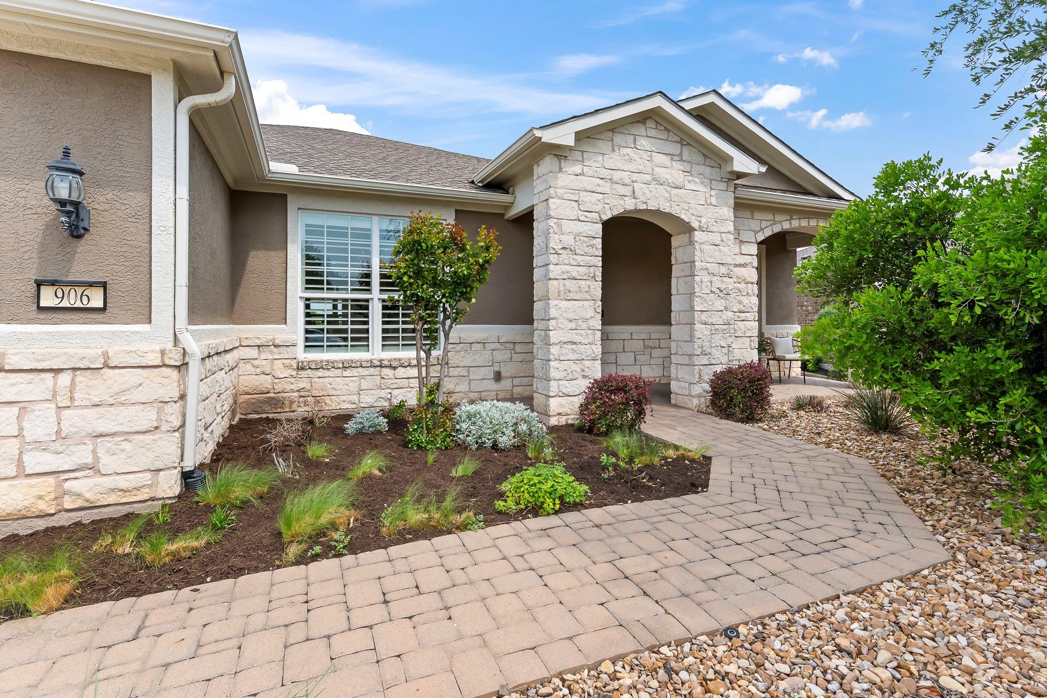 906 Glass Mountain Cv Property Photo