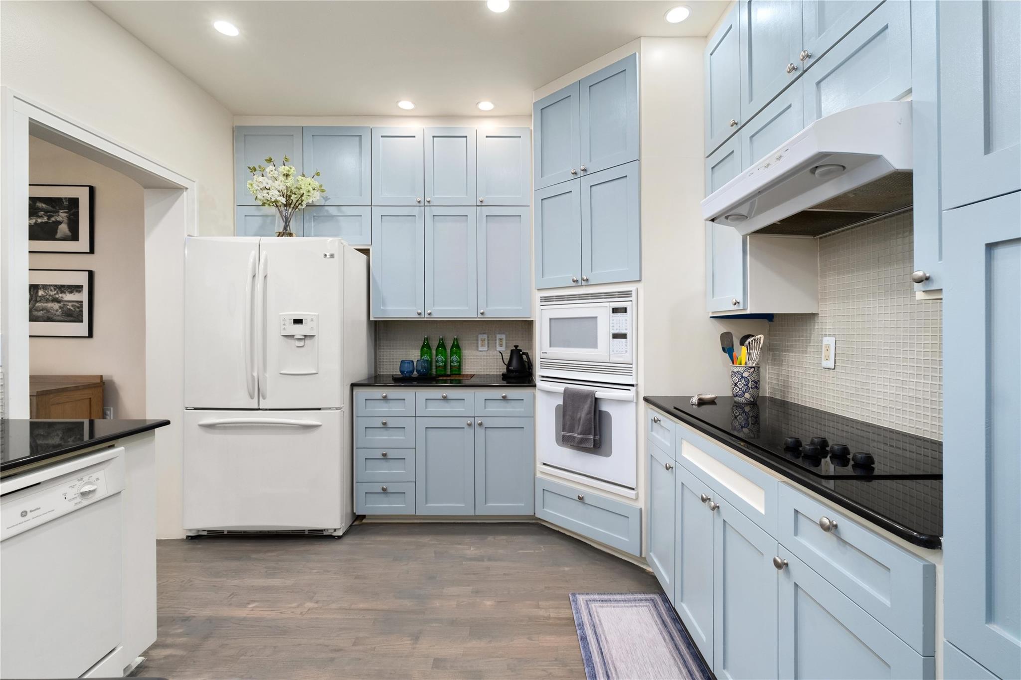 1201 Castle Hill St #105 Property Photo 5