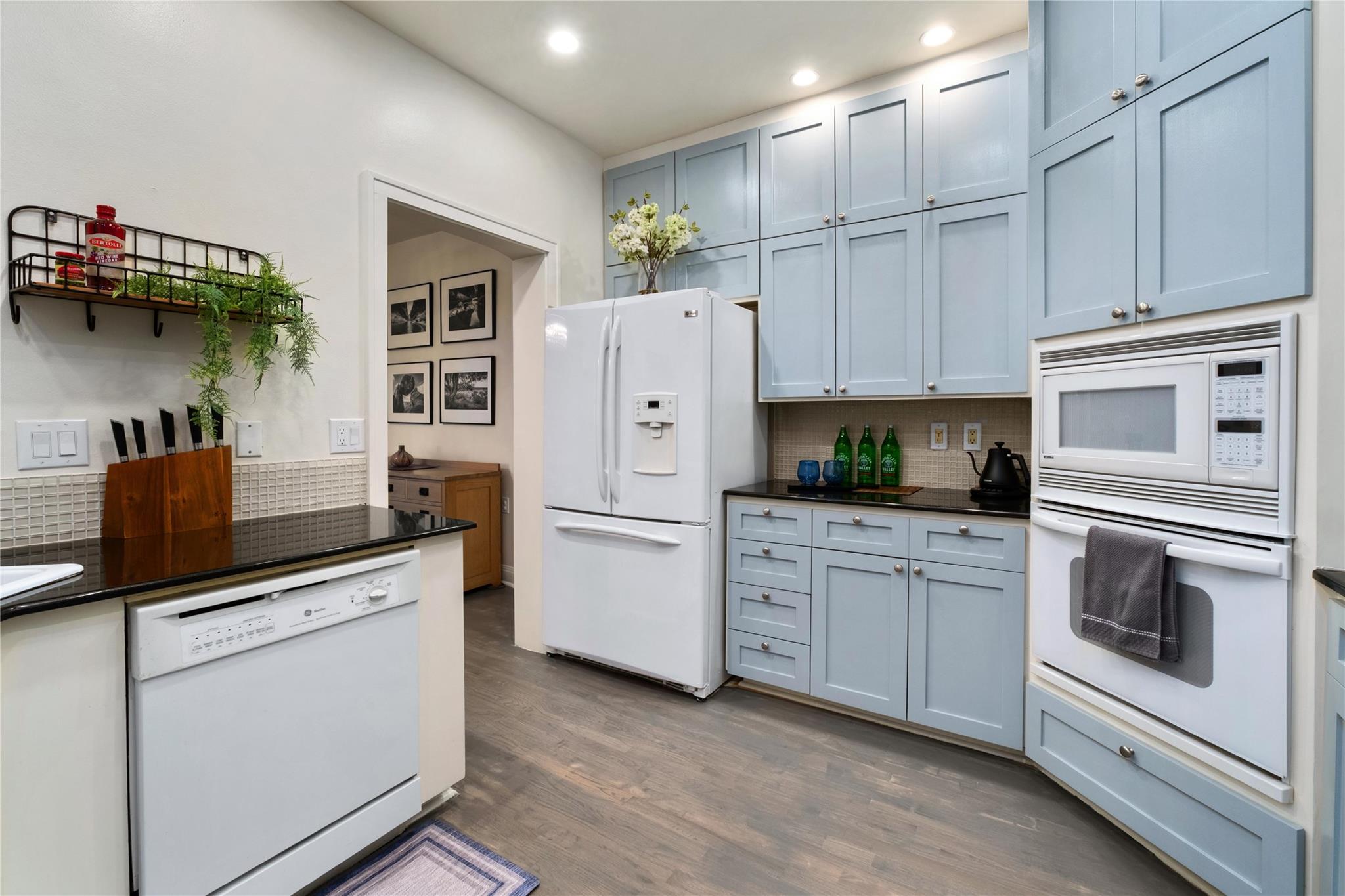 1201 Castle Hill St #105 Property Photo 6