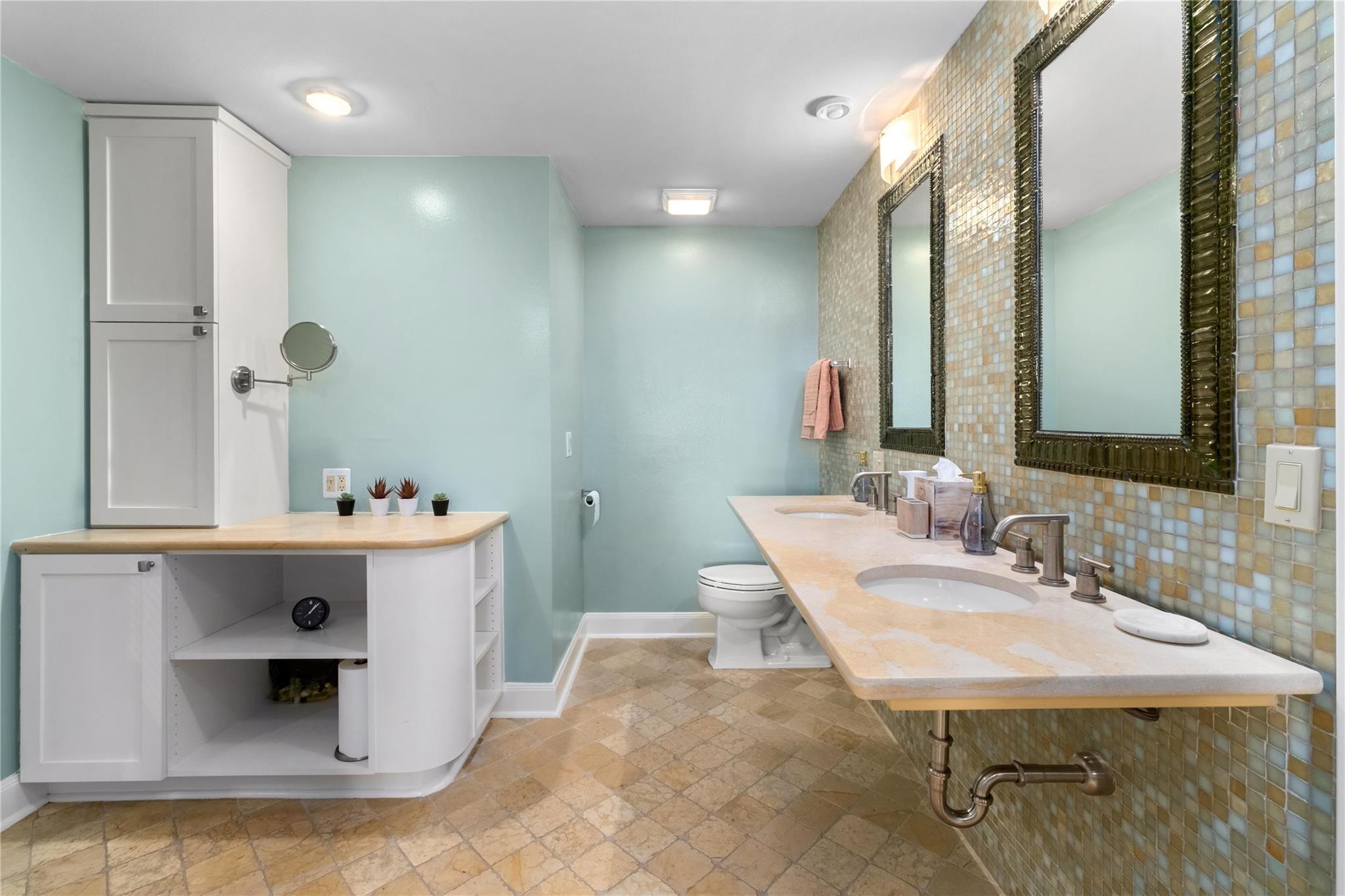 1201 Castle Hill St #105 Property Photo 10