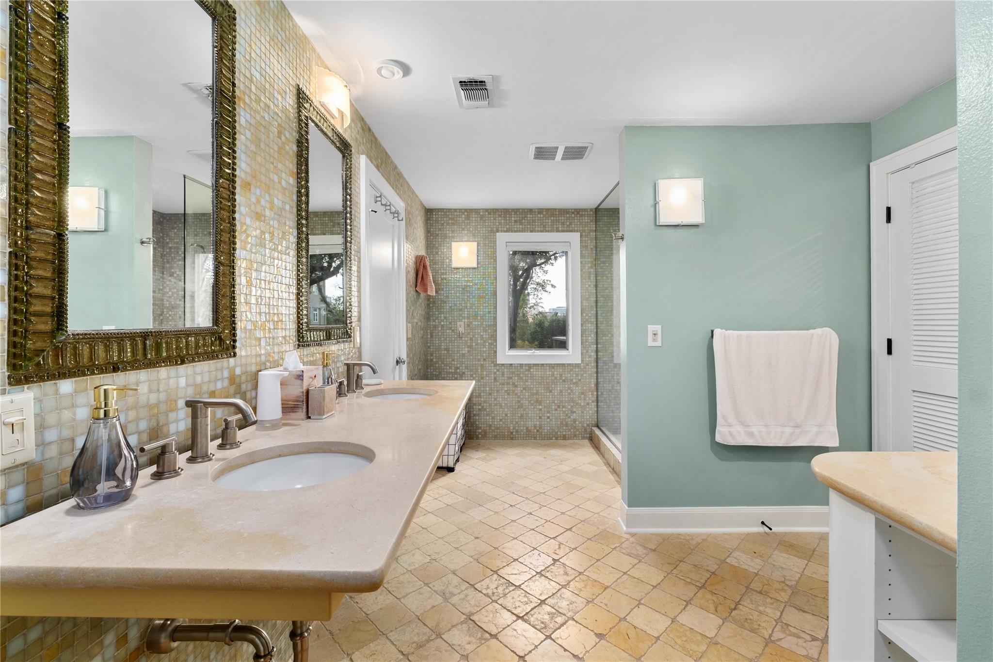 1201 Castle Hill St #105 Property Photo 11