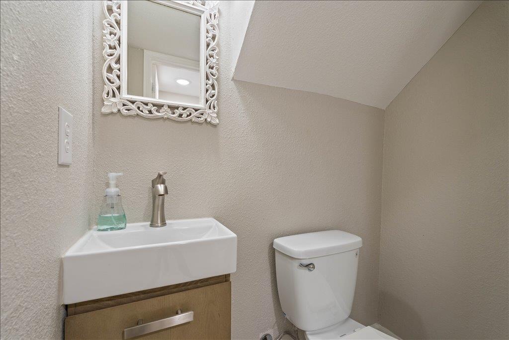 9209 Kempler Dr #a Property Photo 6