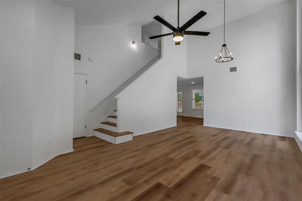8800 Dandelion Trl Property Photo 4