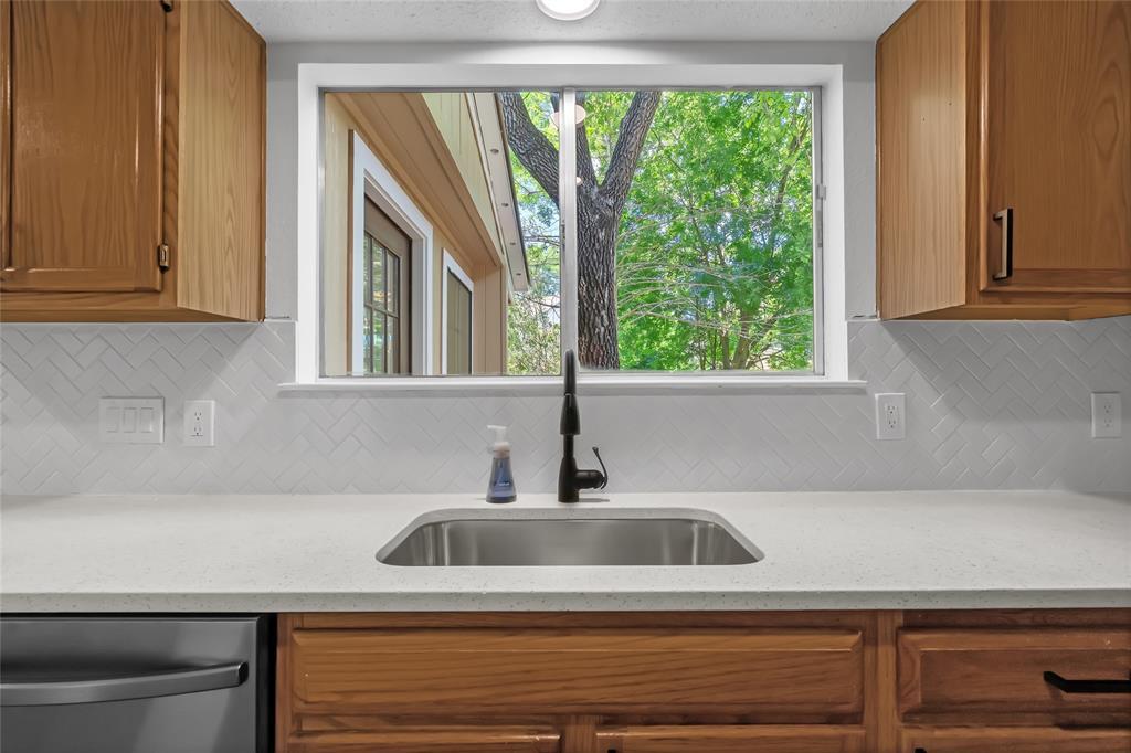 8800 Dandelion Trl Property Photo 9
