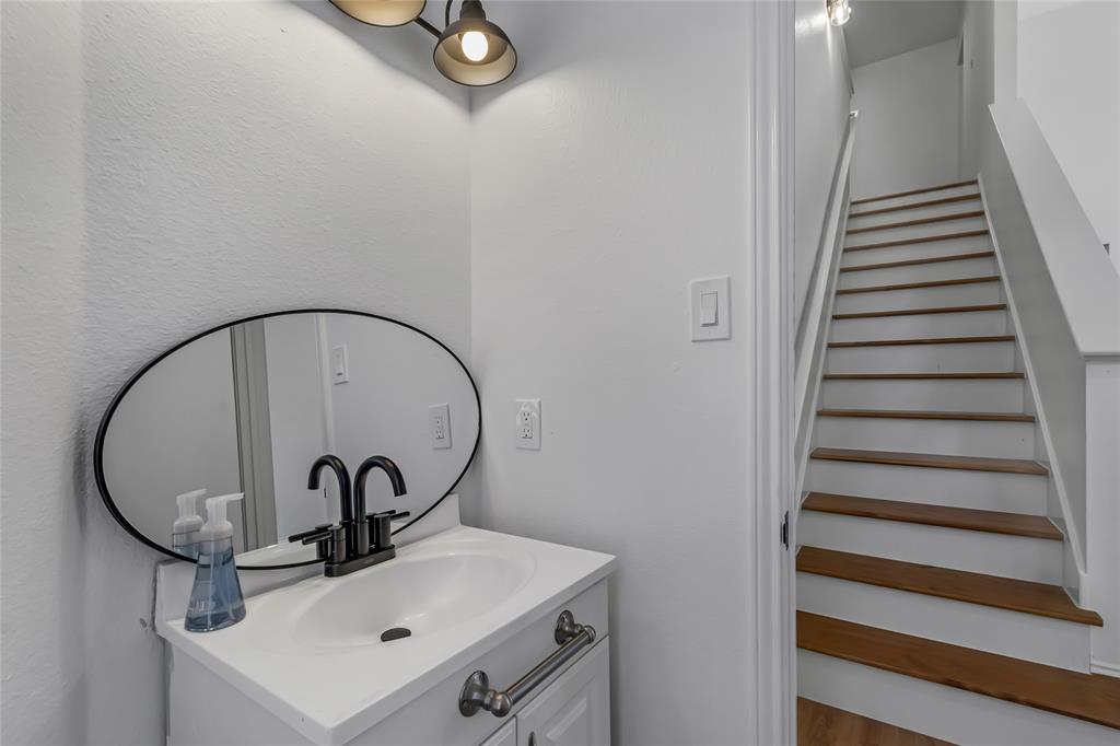 8800 Dandelion Trl Property Photo 16