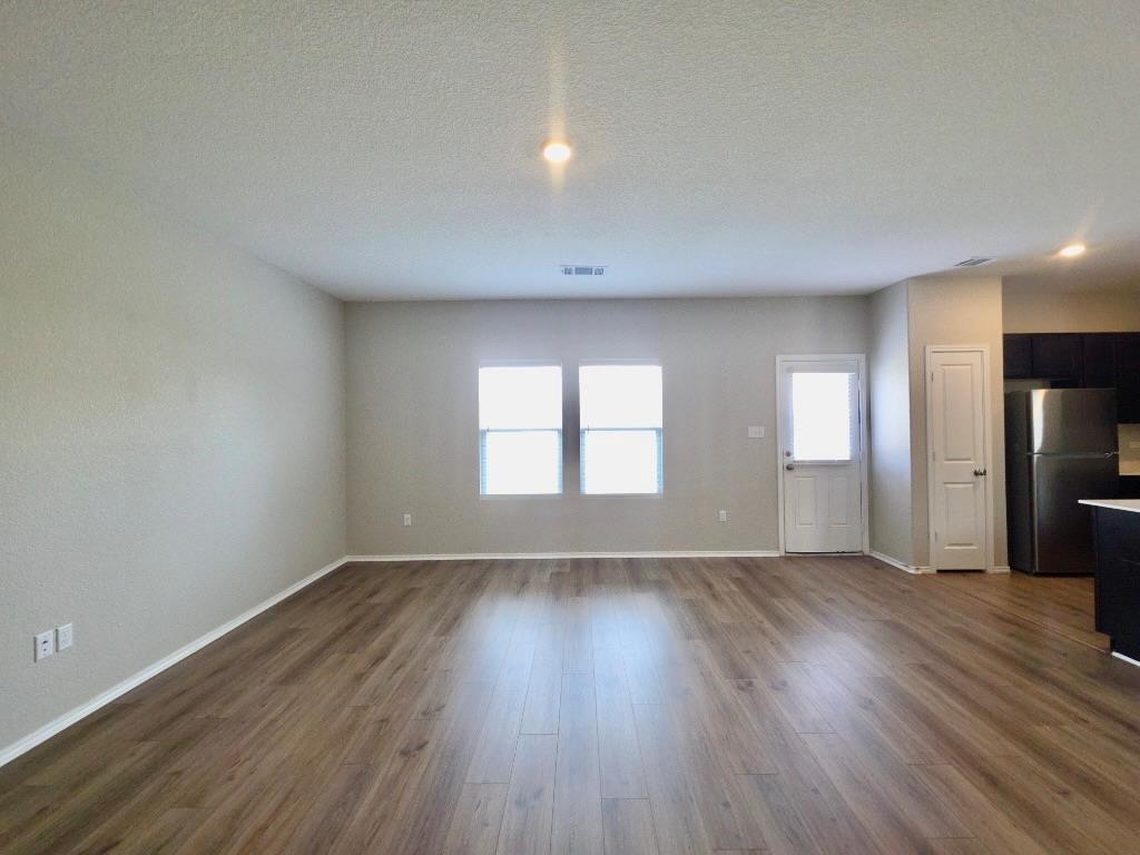 301 Freshwater Dr Property Photo 3