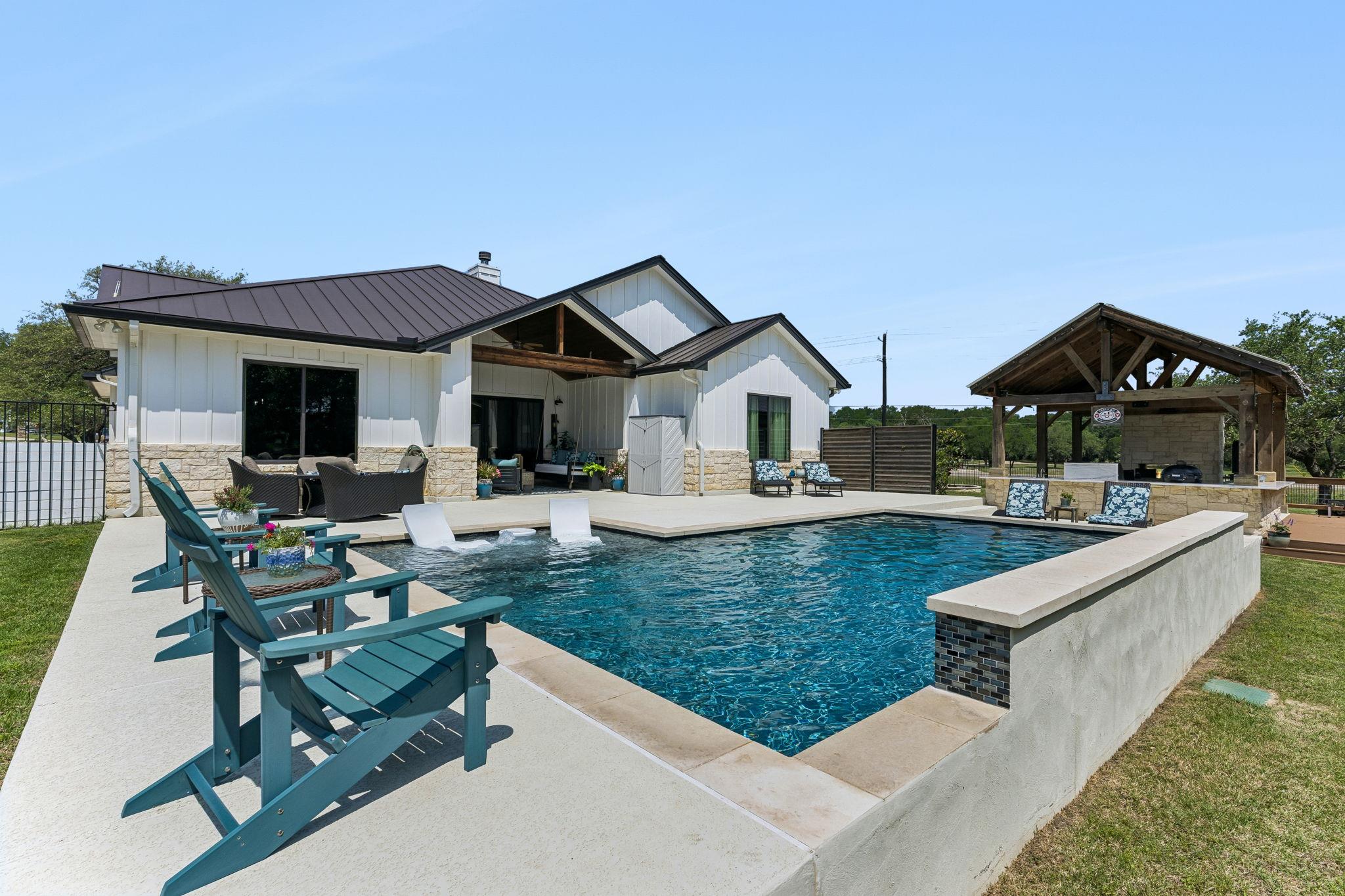 111 Craigen Rd Property Photo 2