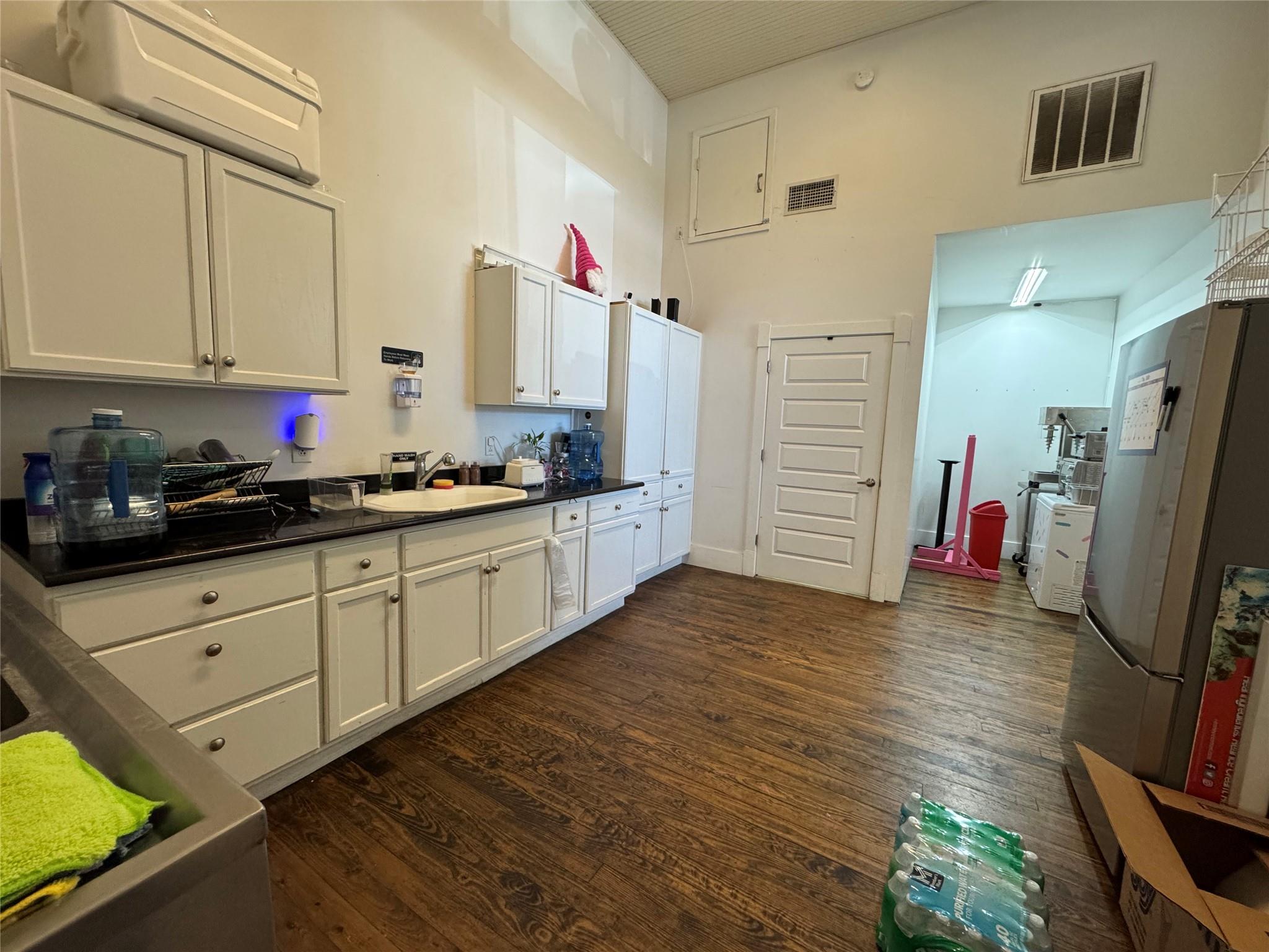 24 N Main St Property Photo 14