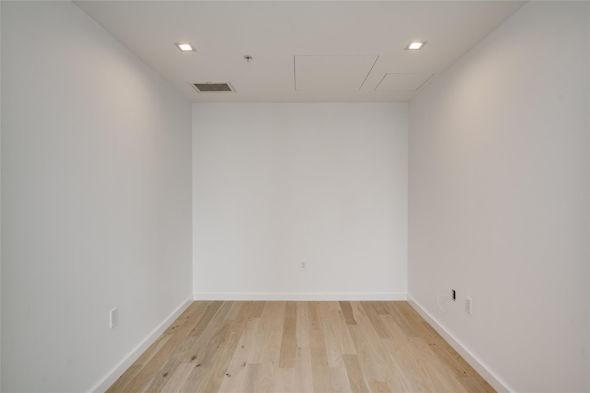 313 W 17th St #1806 Property Photo 13
