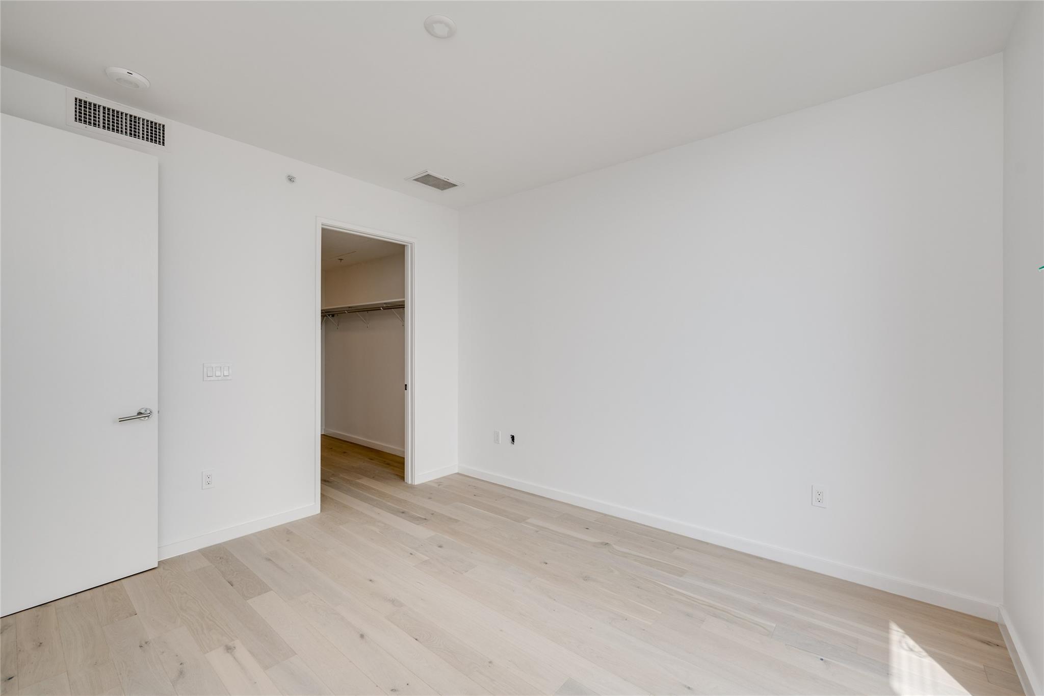 313 W 17th St #1806 Property Photo 16