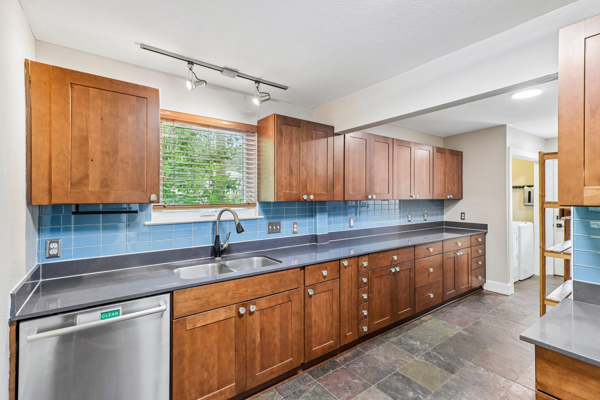 4315 Bellvue Ave Property Photo 11