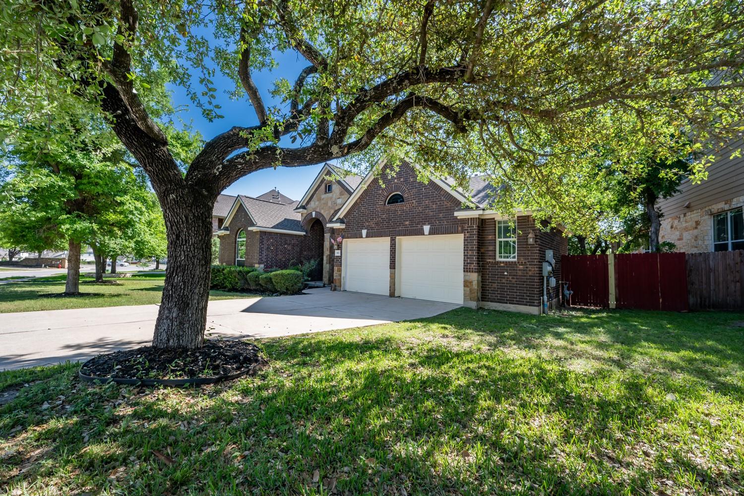 811 Arrowhead Trl Property Photo 2