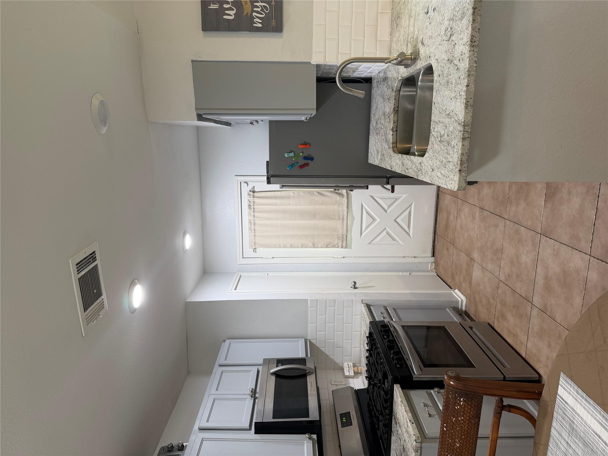 16010 Fitchburg Cir Property Photo 6