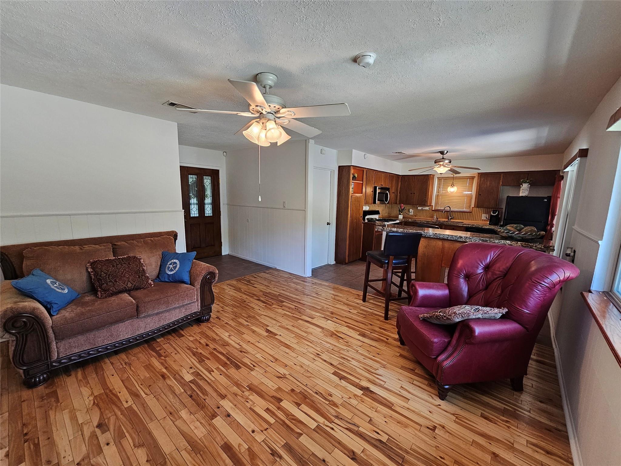 914 Hermitage Dr Property Photo 5