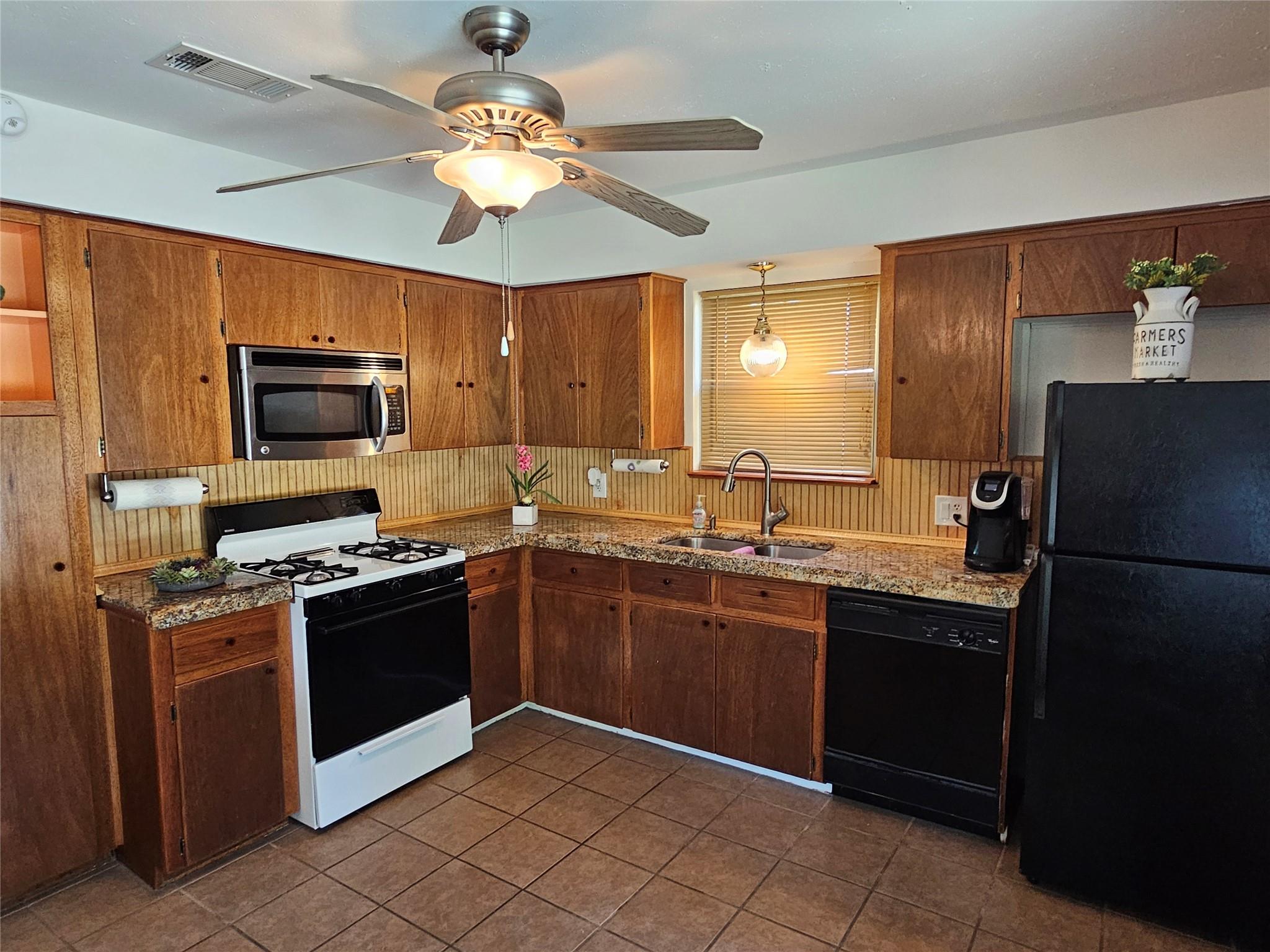 914 Hermitage Dr Property Photo 13