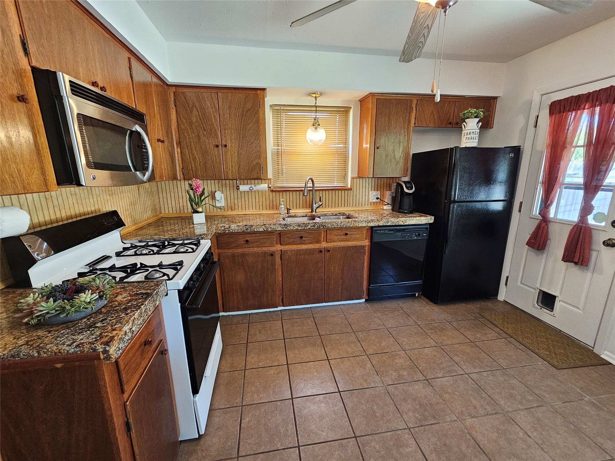914 Hermitage Dr Property Photo 14