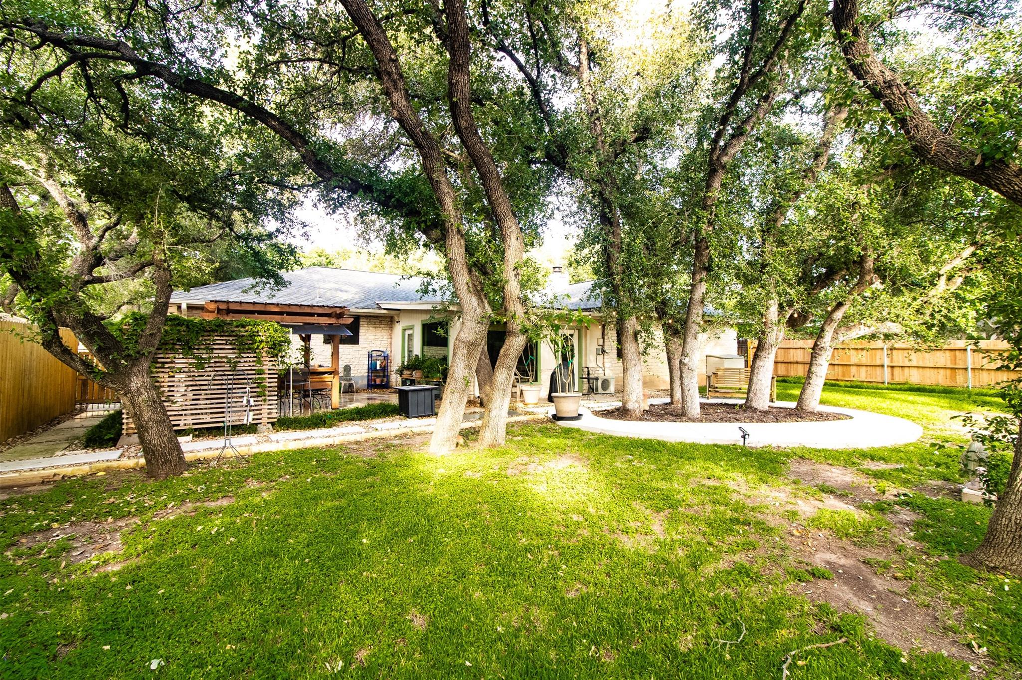 213 Oakwood Dr Property Photo 8
