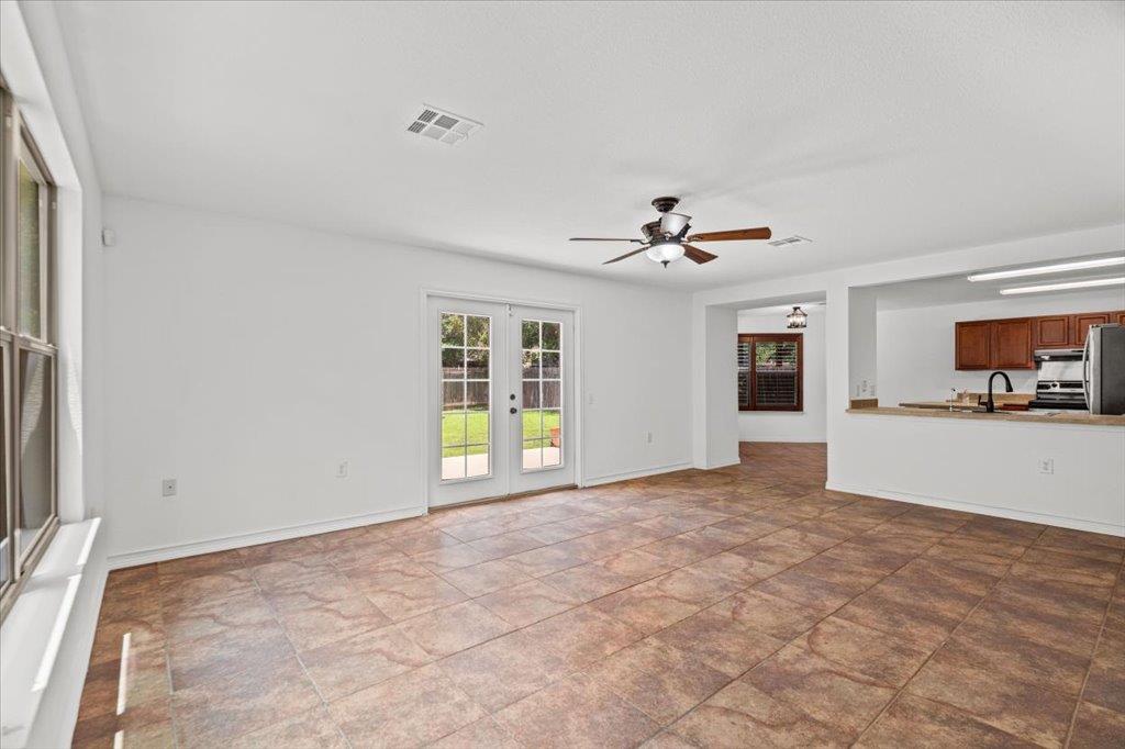 4600 Cottonwood St Property Photo 5