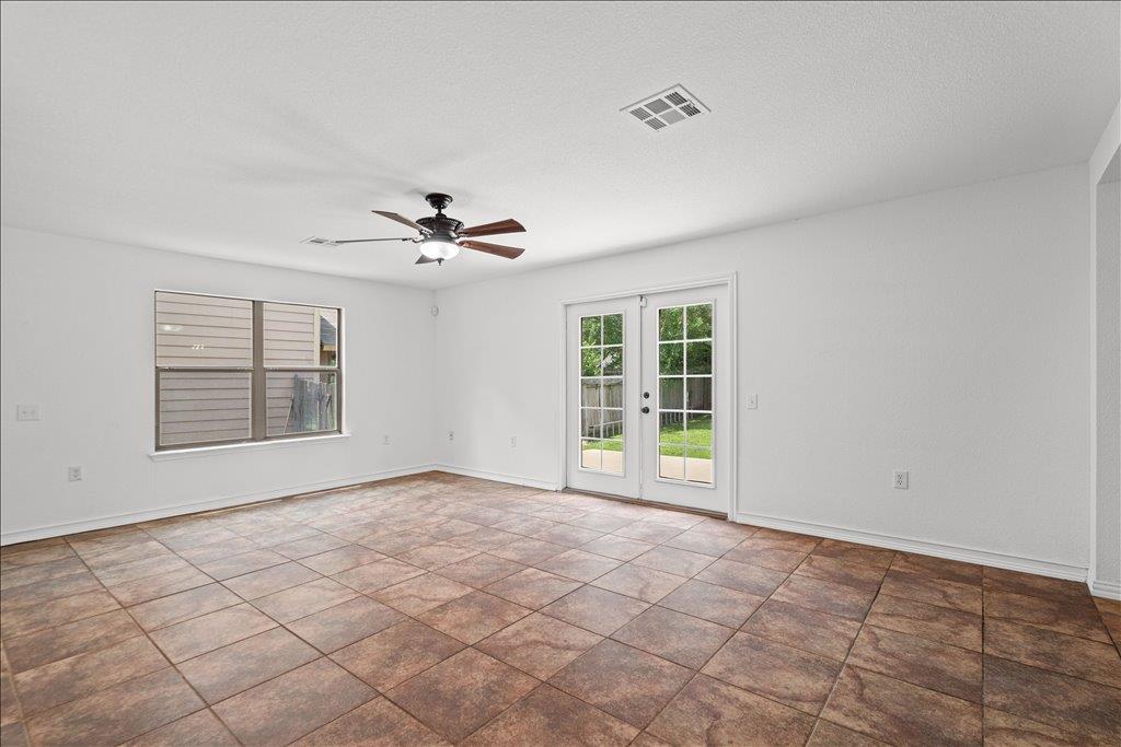 4600 Cottonwood St Property Photo 7