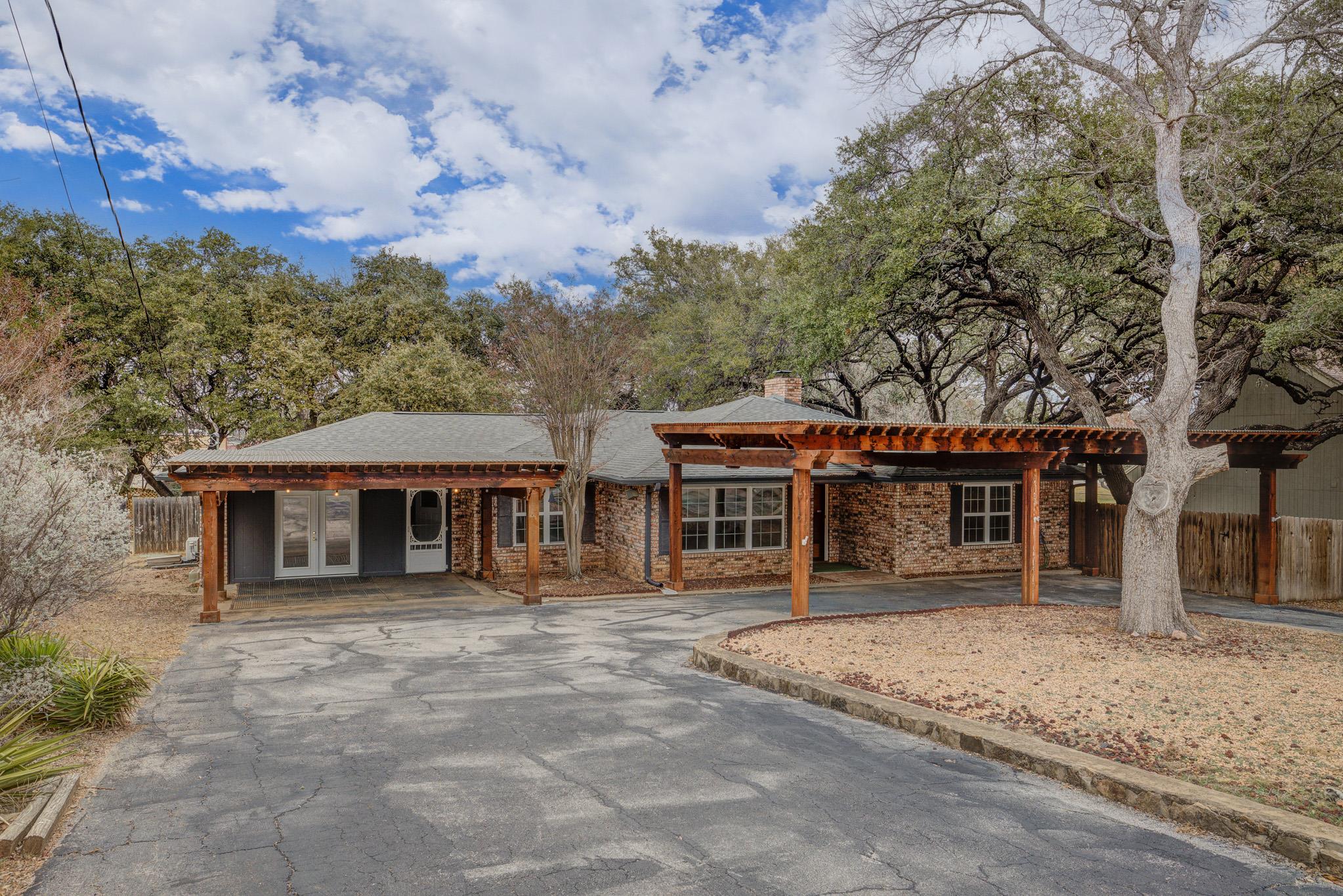 5303 Shady Oaks Cir #b Property Photo 2