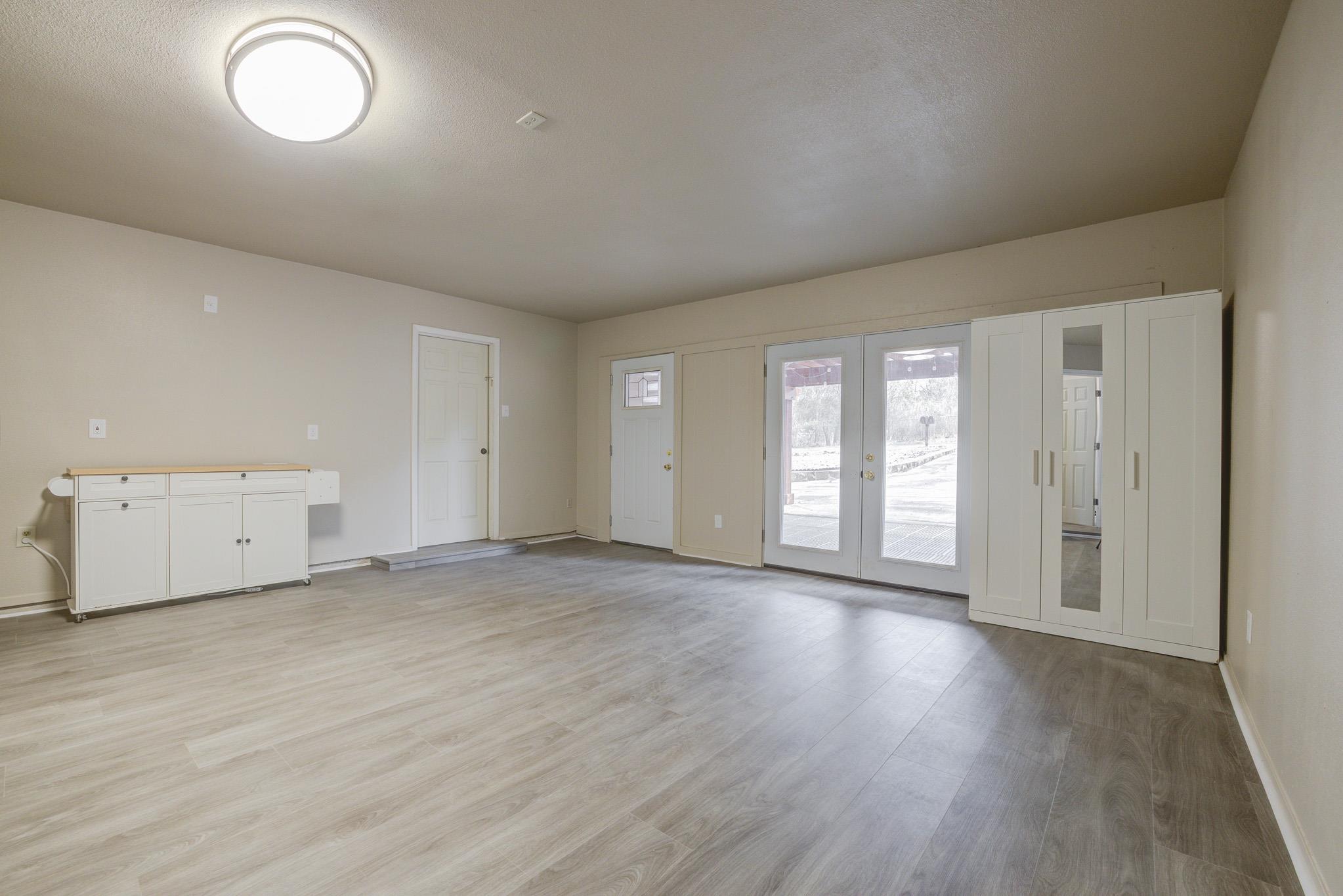 5303 Shady Oaks Cir #b Property Photo 4