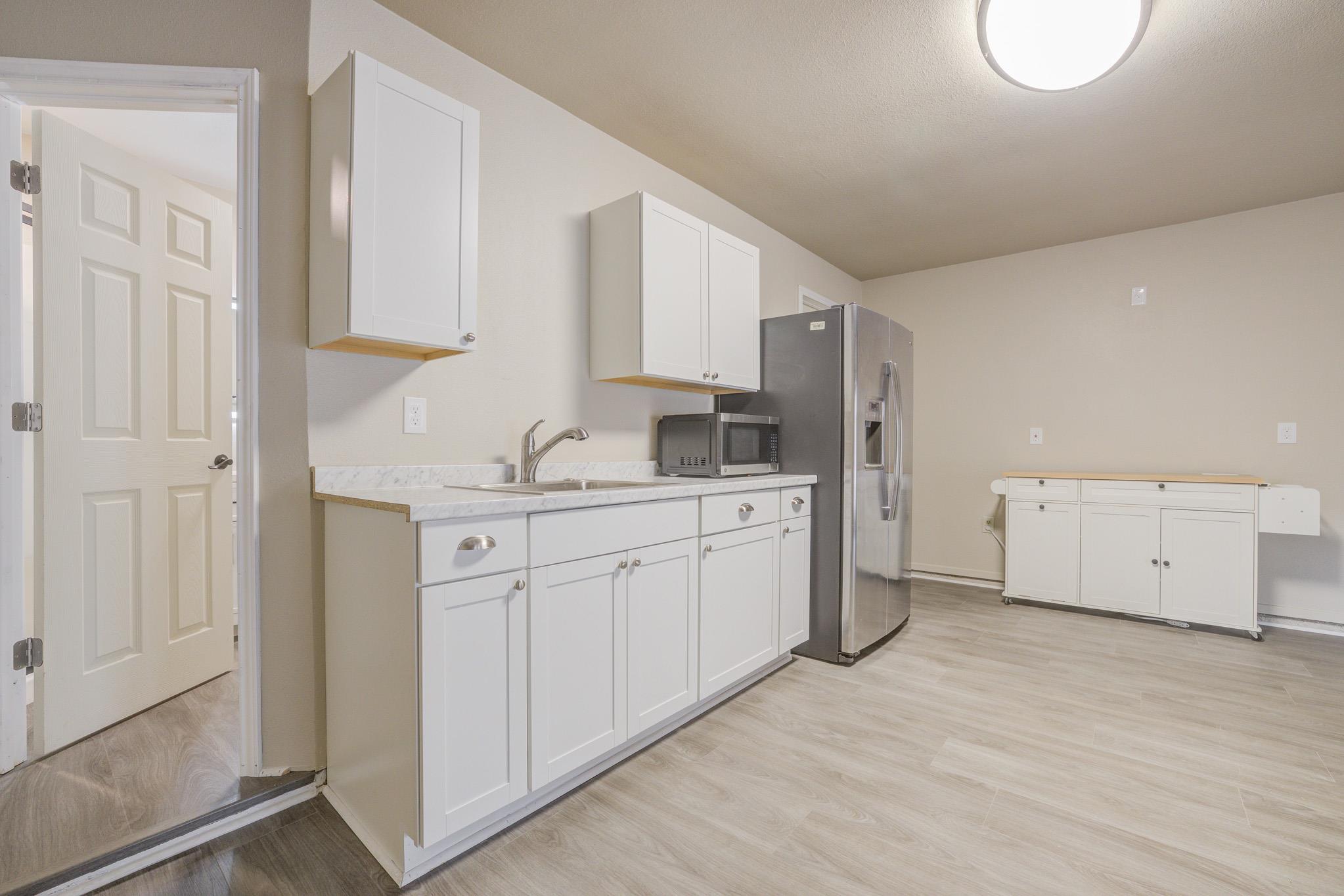 5303 Shady Oaks Cir #b Property Photo 5