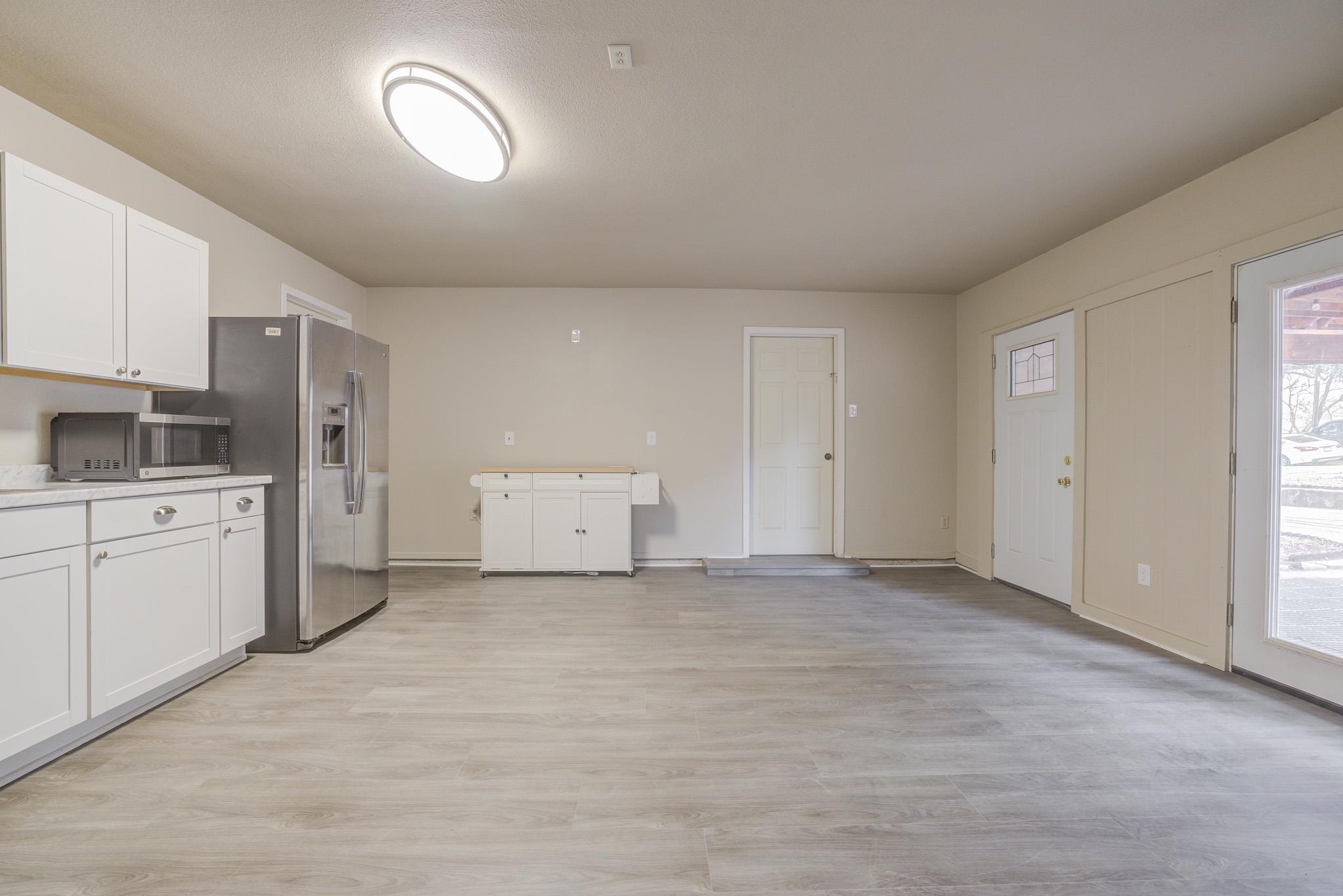 5303 Shady Oaks Cir #b Property Photo 6