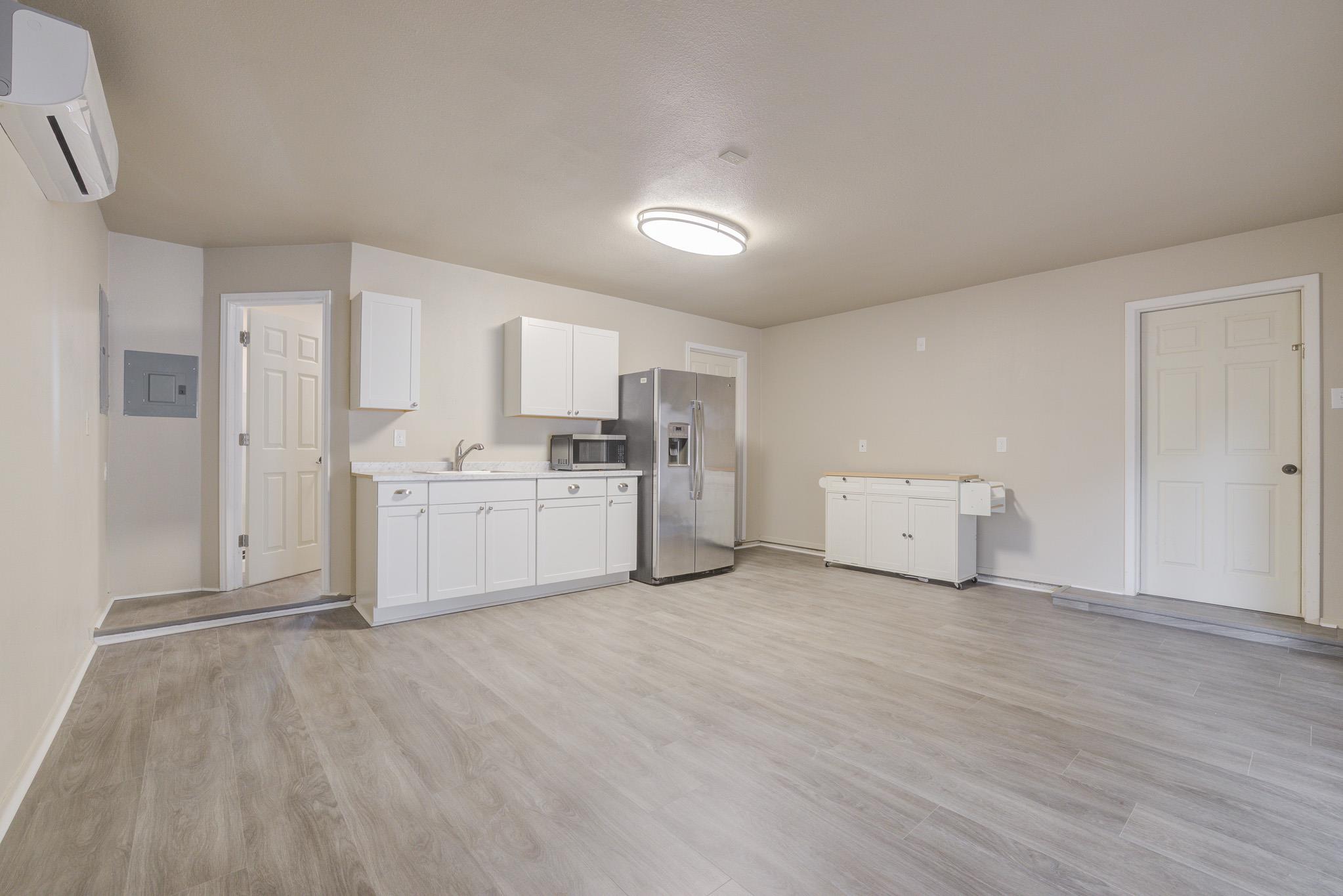 5303 Shady Oaks Cir #b Property Photo 7