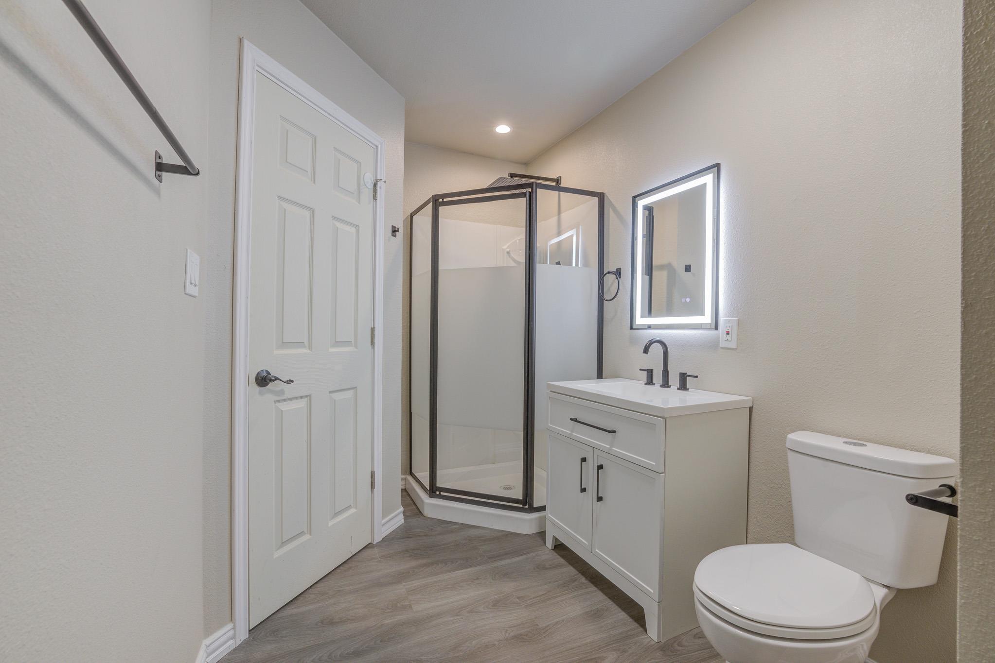 5303 Shady Oaks Cir #b Property Photo 8