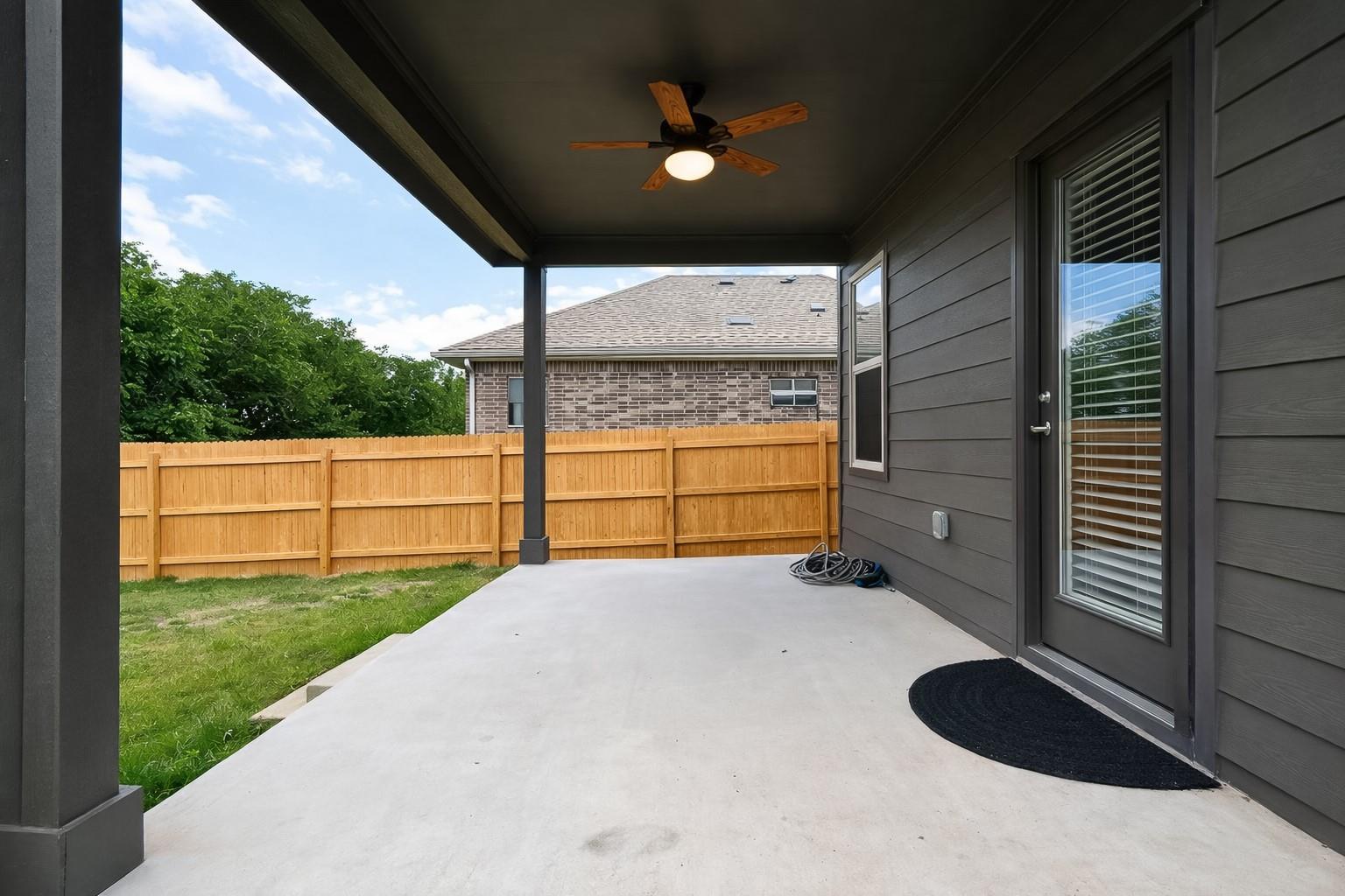 940 Paddock Ln Property Photo 7
