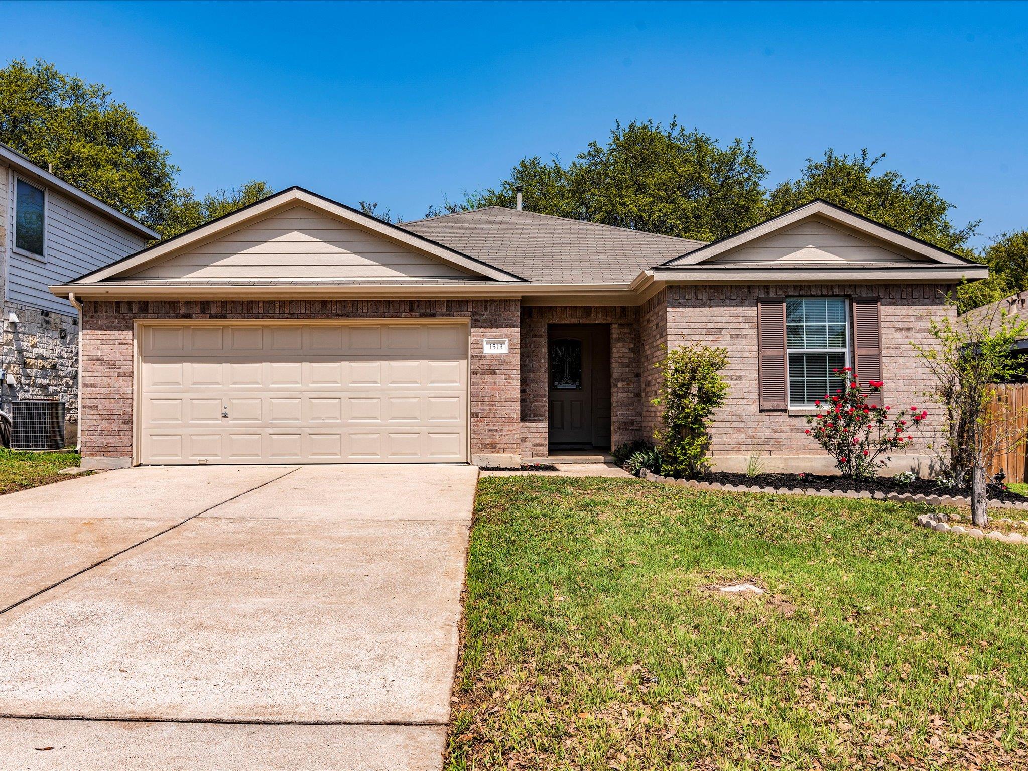 1513 Hawk Dr Property Photo 1