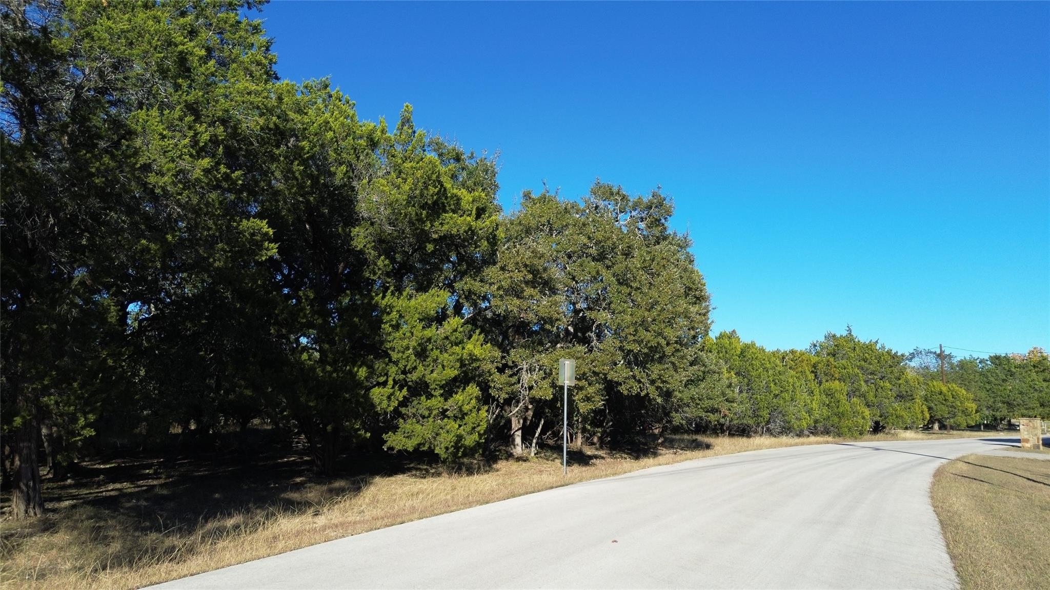 810 Mountain Crest Dr Property Photo 4