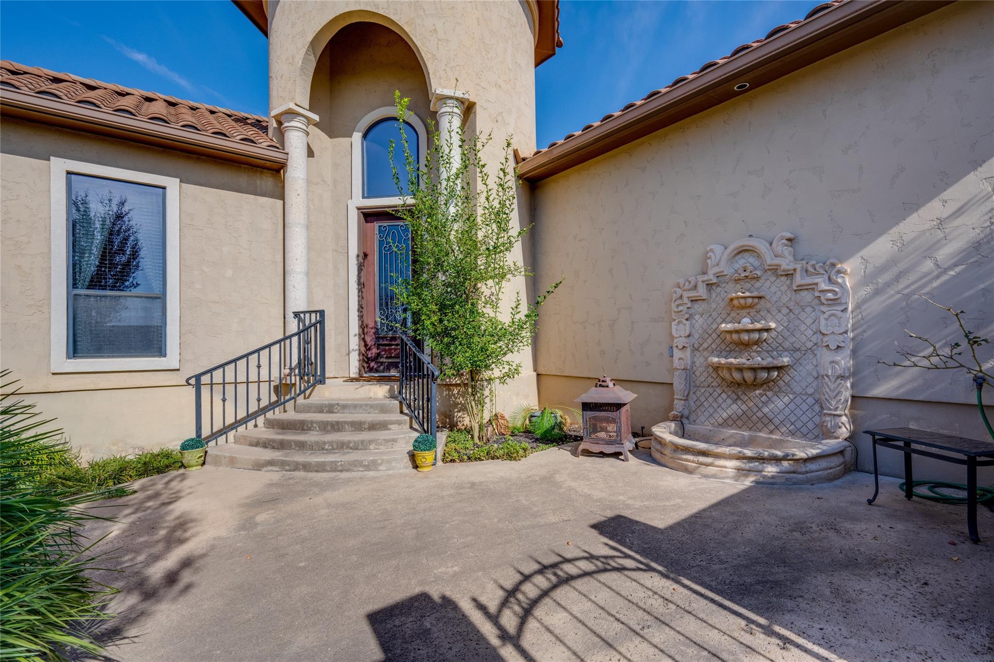 404 Bendito Way Property Photo 2