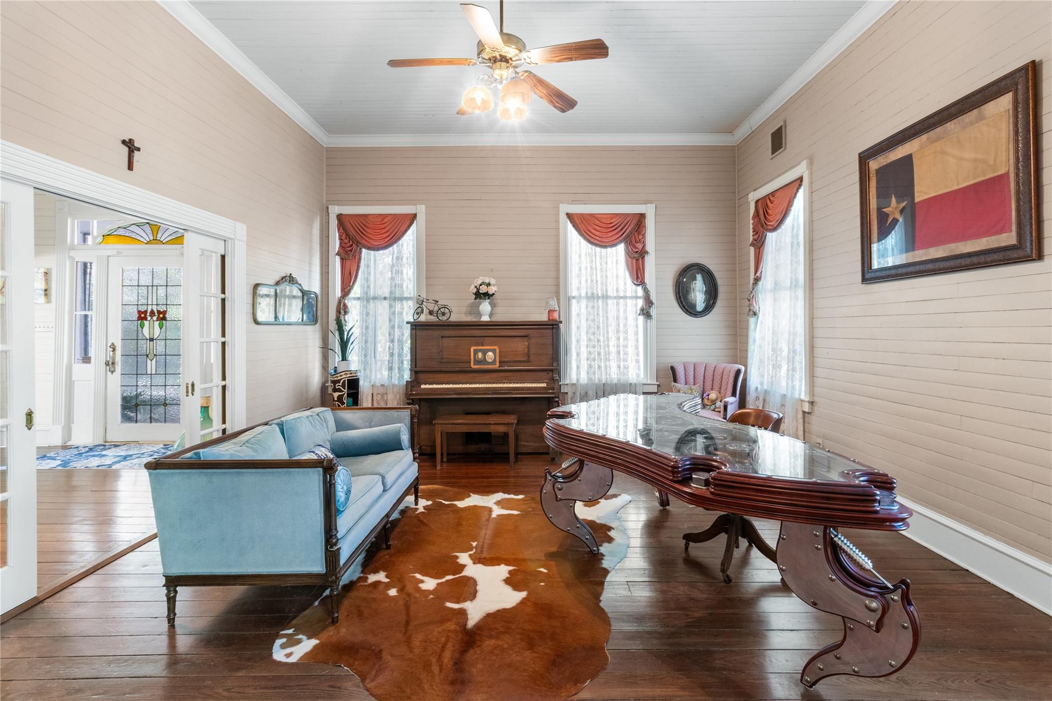 8904 Mariposa Ln Property Photo 16