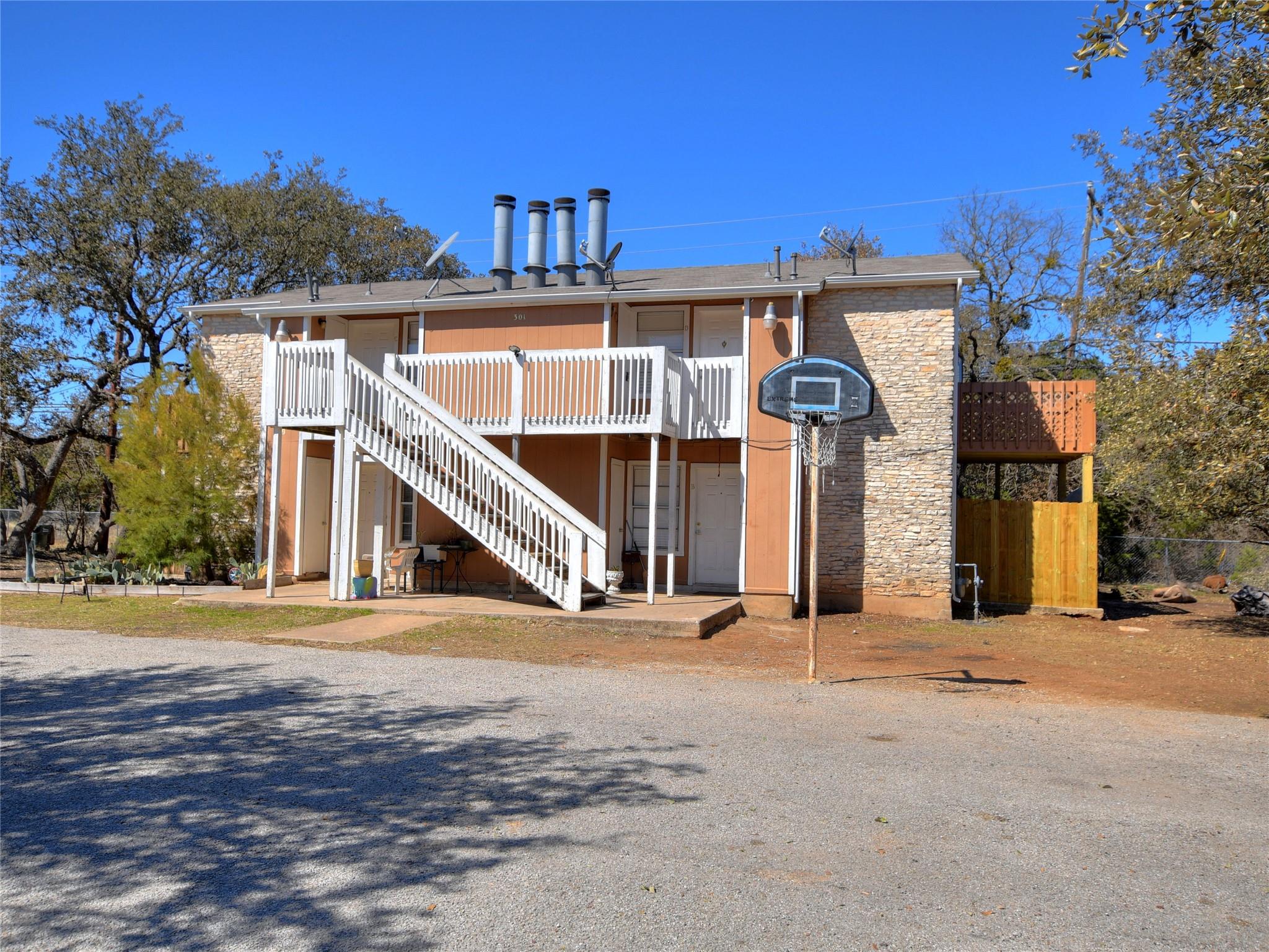 301 Algerita Dr #D Property Photo 1
