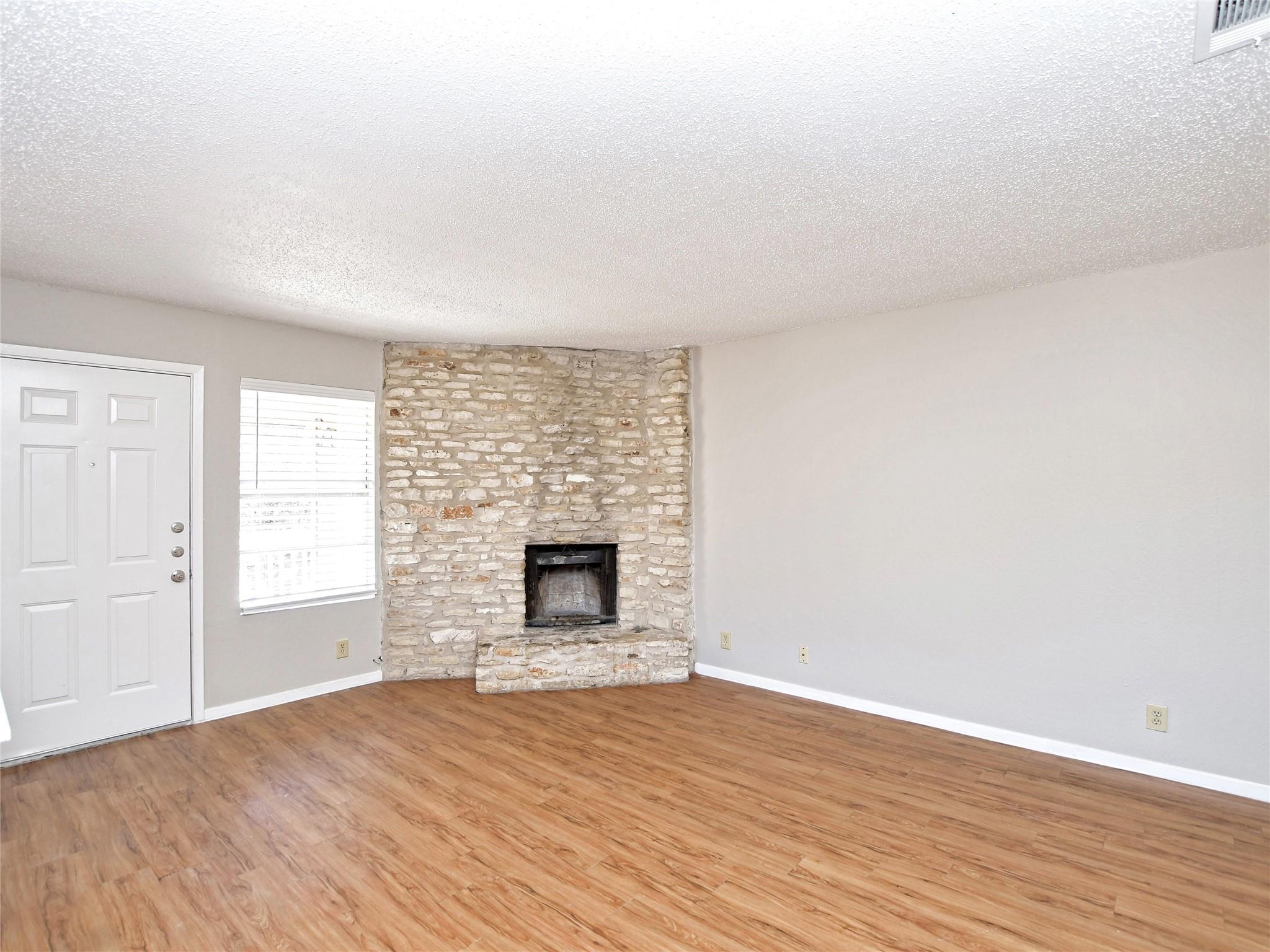 301 Algerita Dr #d Property Photo 3