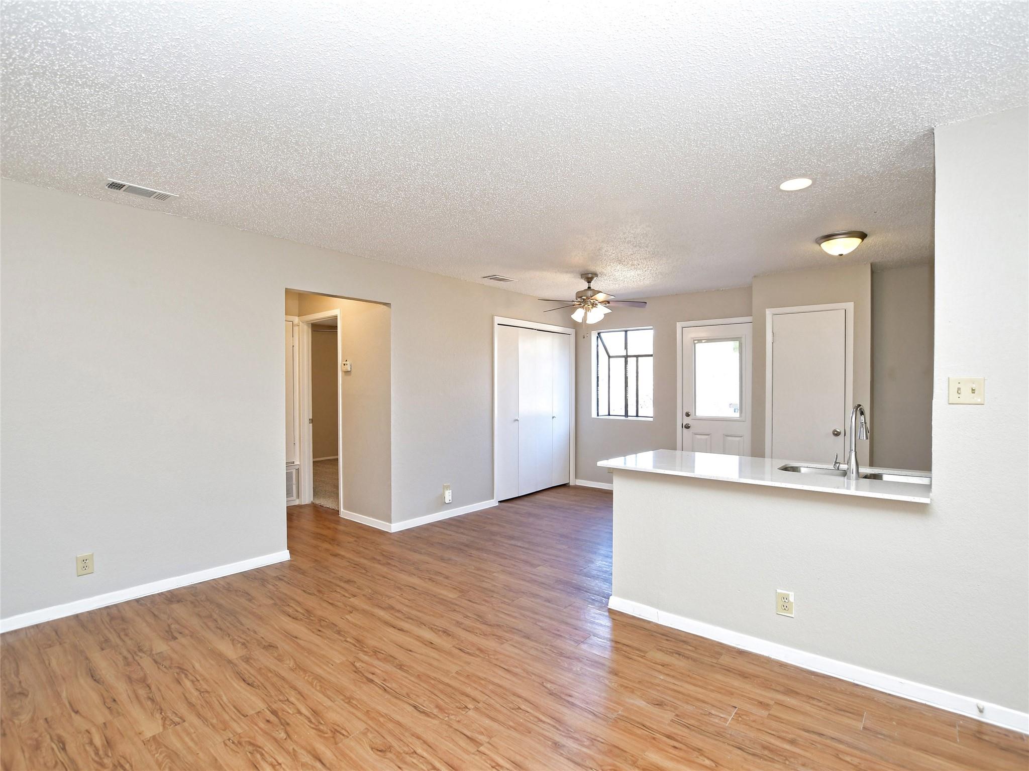 301 Algerita Dr #d Property Photo 4