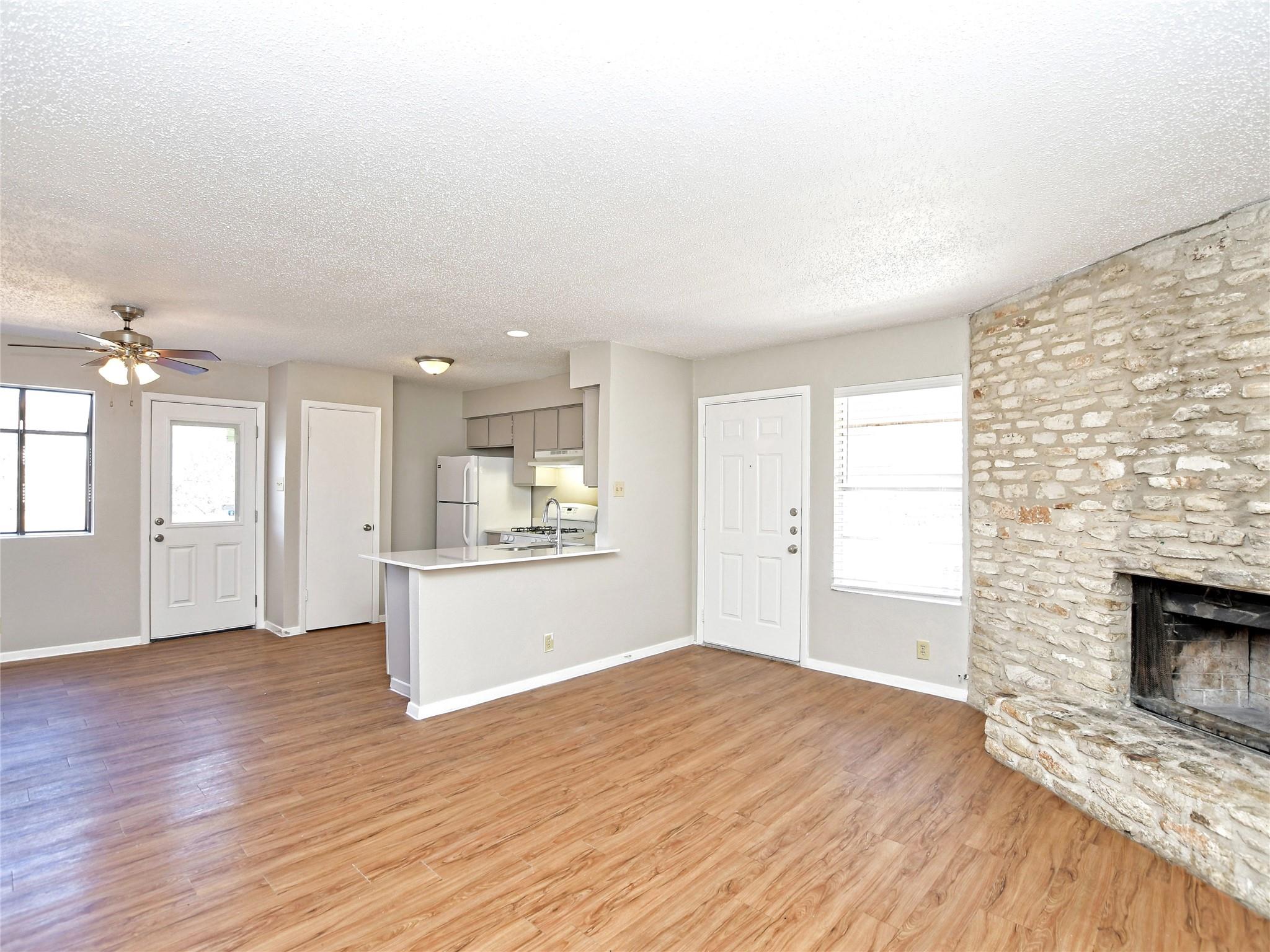 301 Algerita Dr #d Property Photo 5