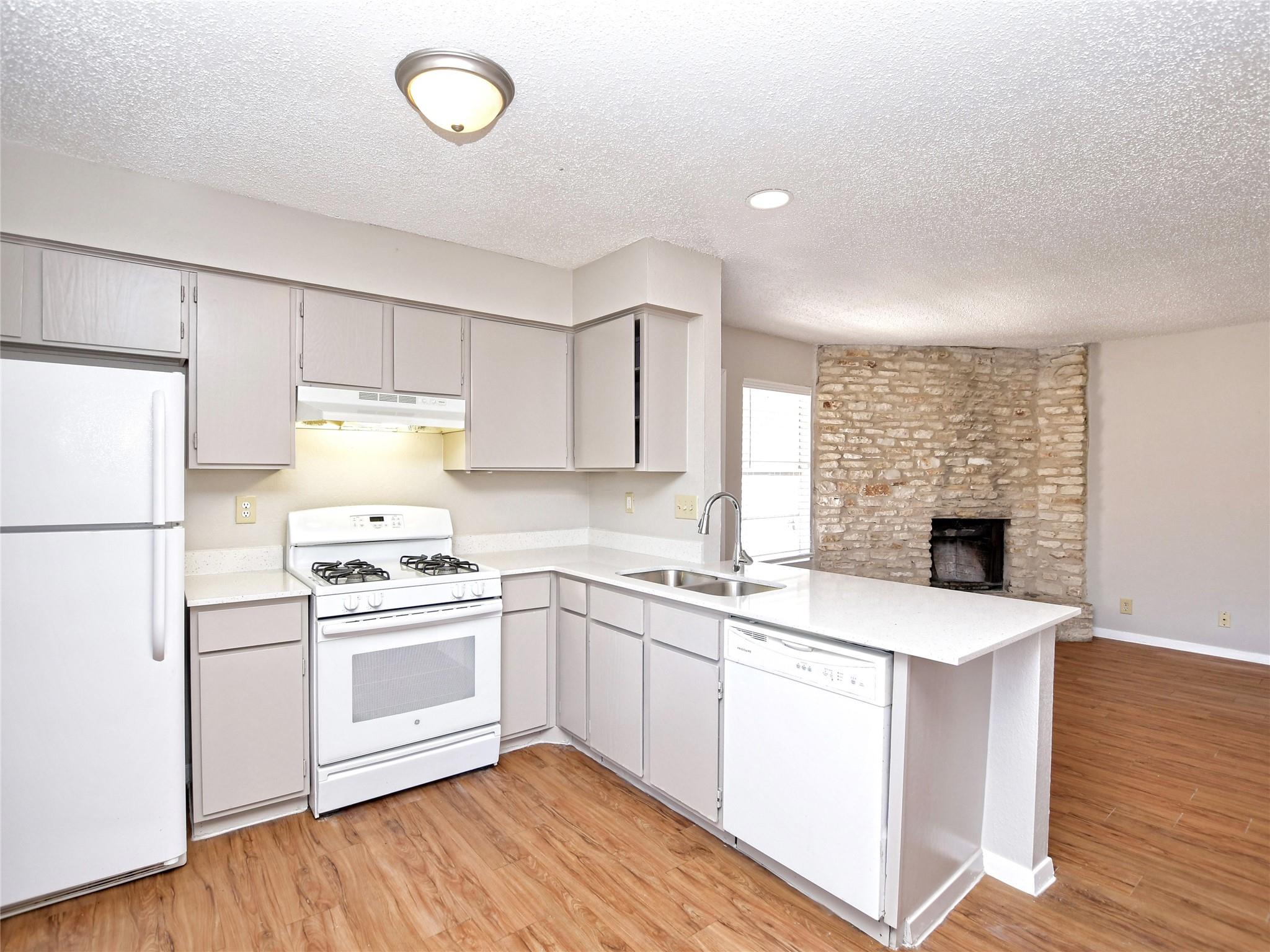 301 Algerita Dr #d Property Photo 6