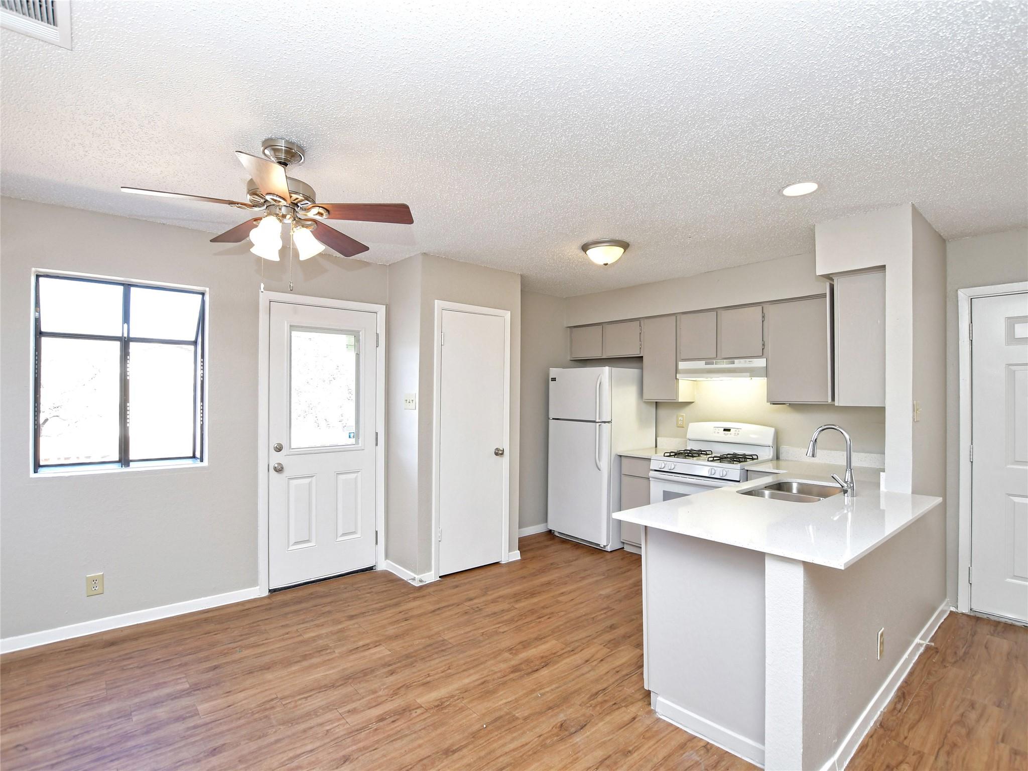 301 Algerita Dr #d Property Photo 7