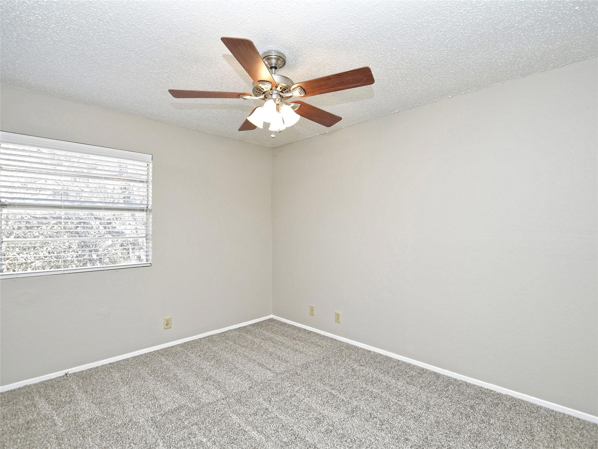 301 Algerita Dr #d Property Photo 10