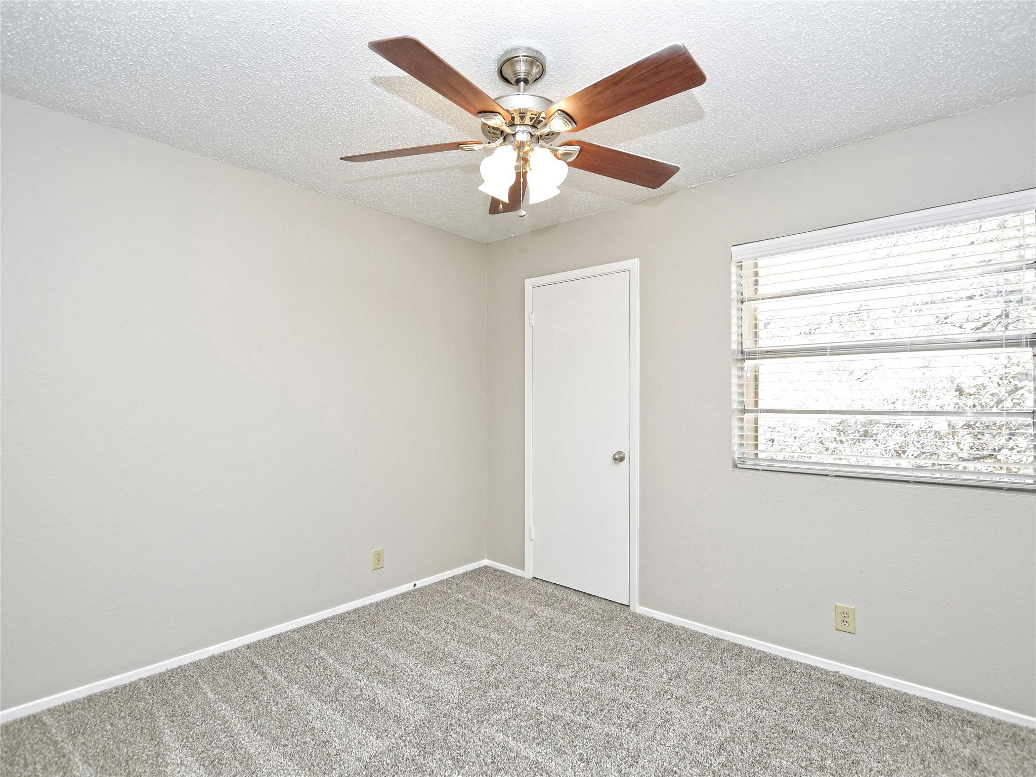 301 Algerita Dr #d Property Photo 12