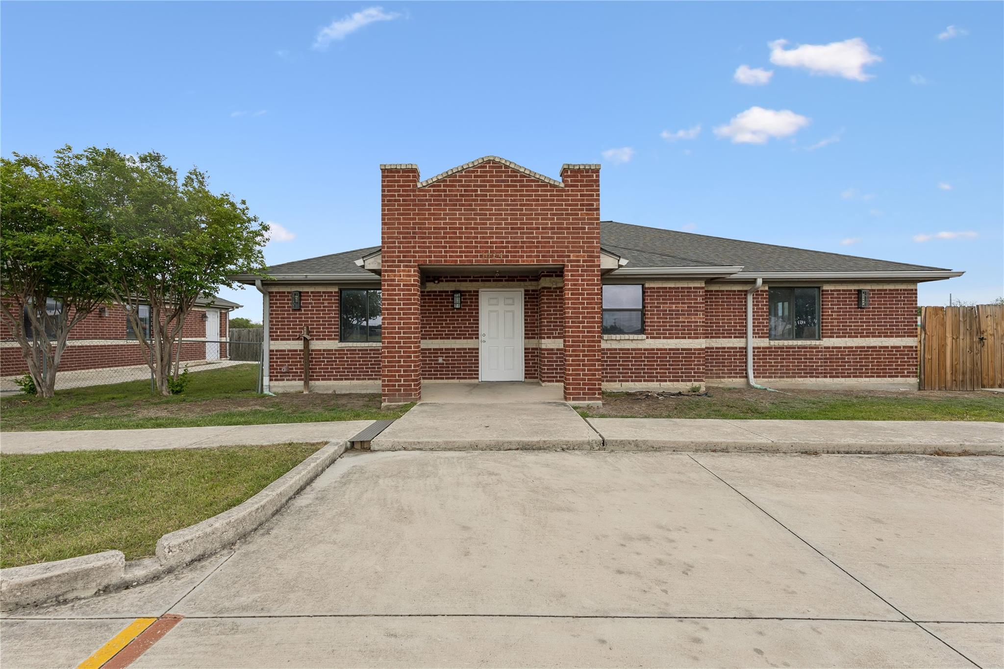 1024 S Guadalupe St Property Photo 1