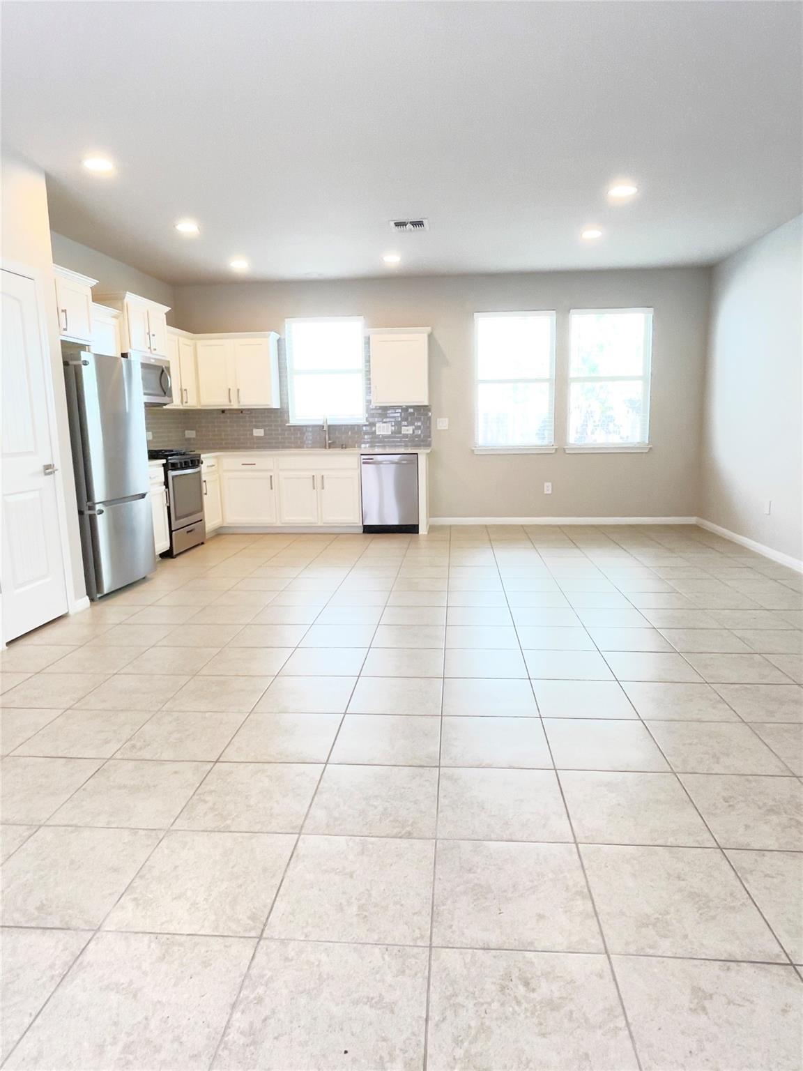 363 Eagle Brook Ln Property Photo 4