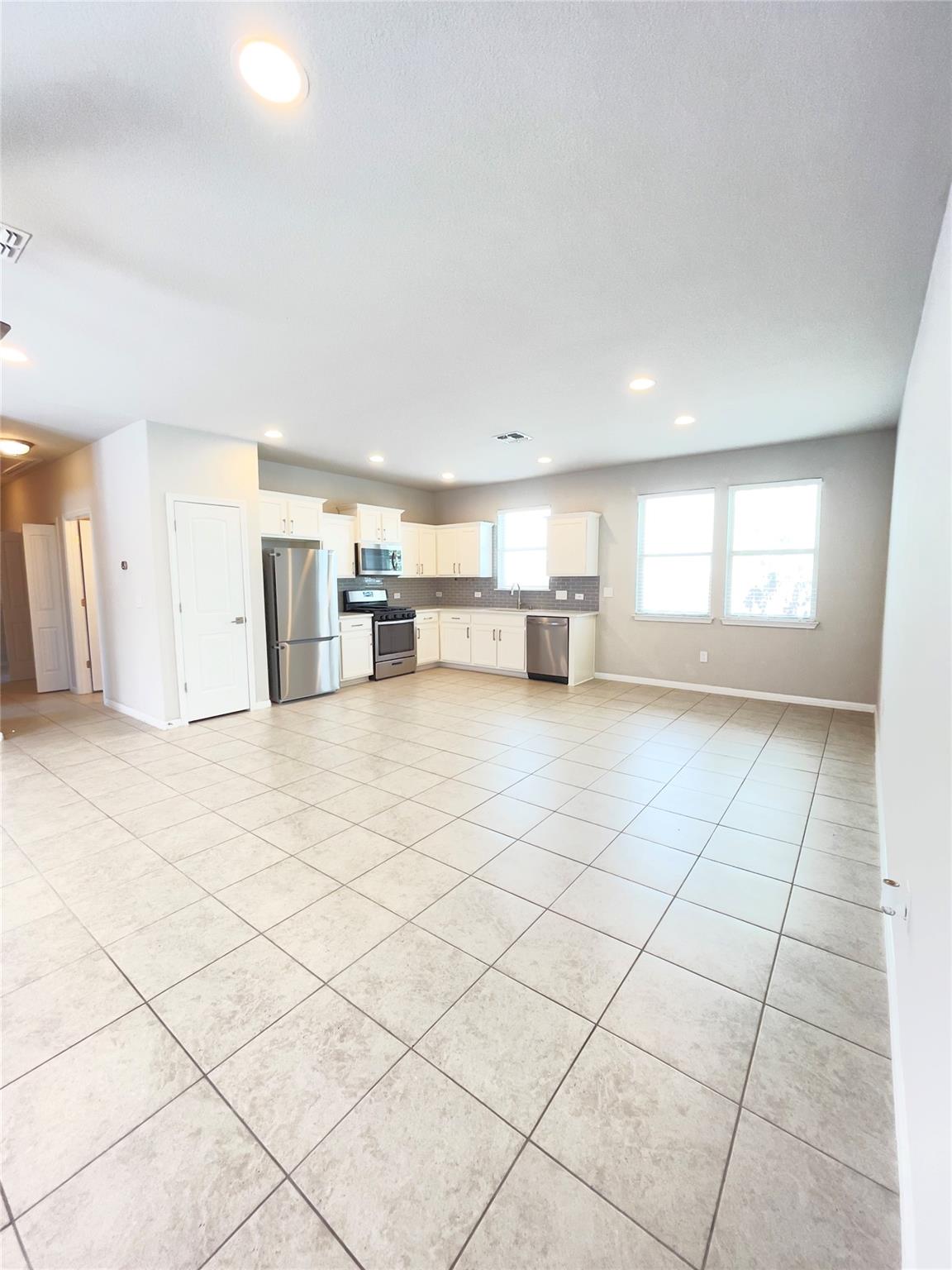 363 Eagle Brook Ln Property Photo 6