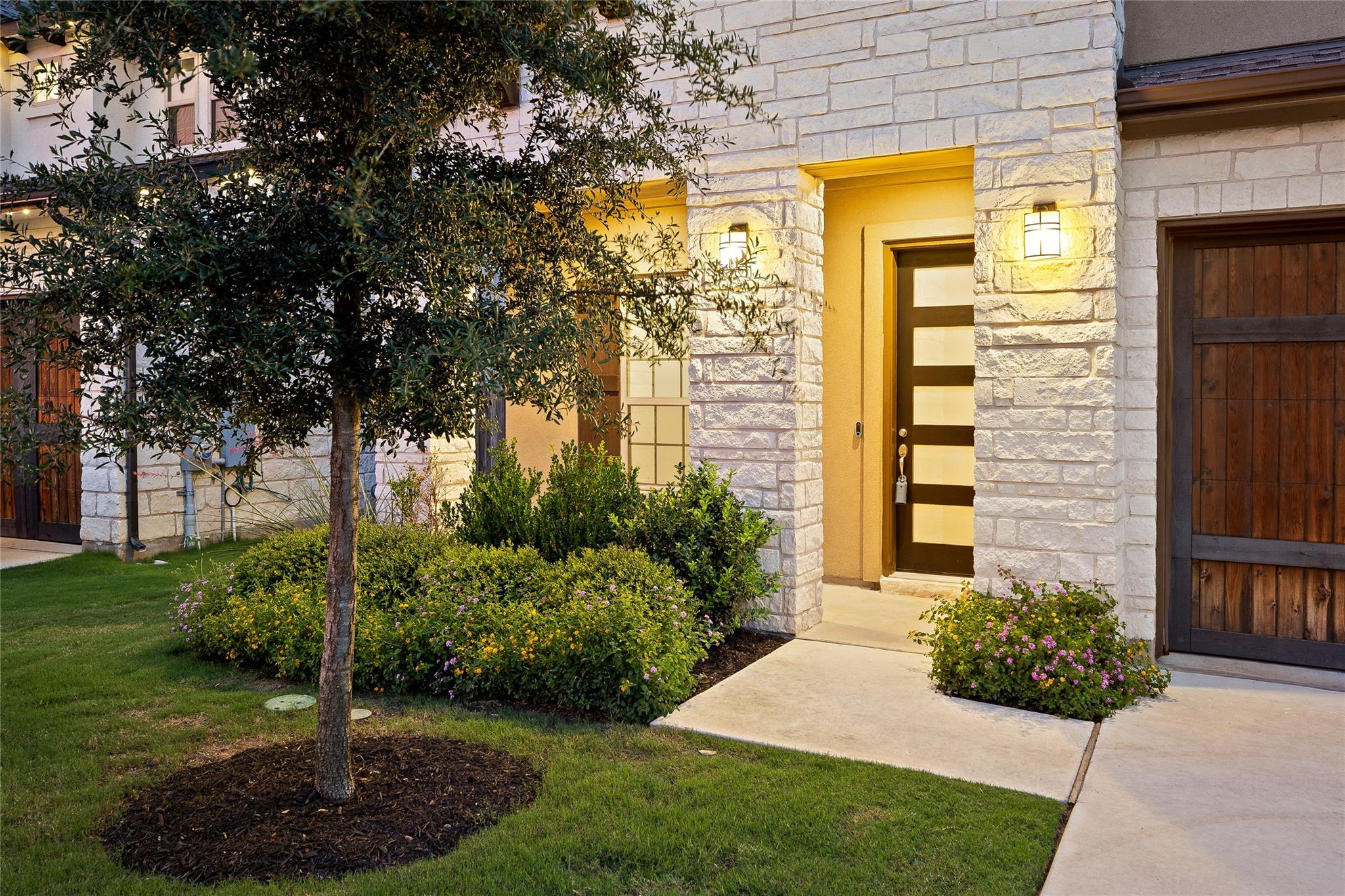 4916 Globe Mallow Dr Property Photo 2